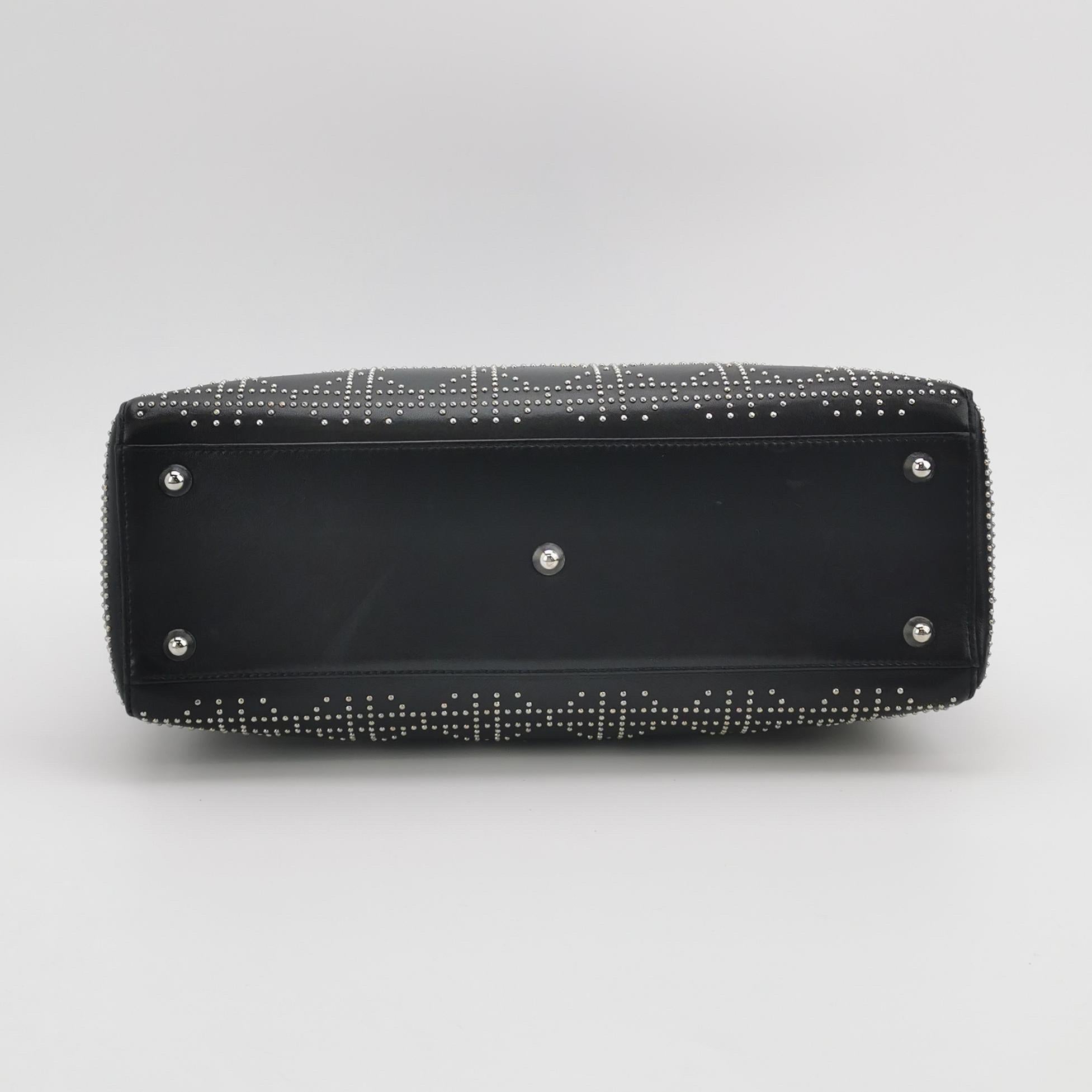 Donna Lady Dior Grande in pelle d'agnello nera con diamante e borchie d'argento Hardware d'argento in vendita
