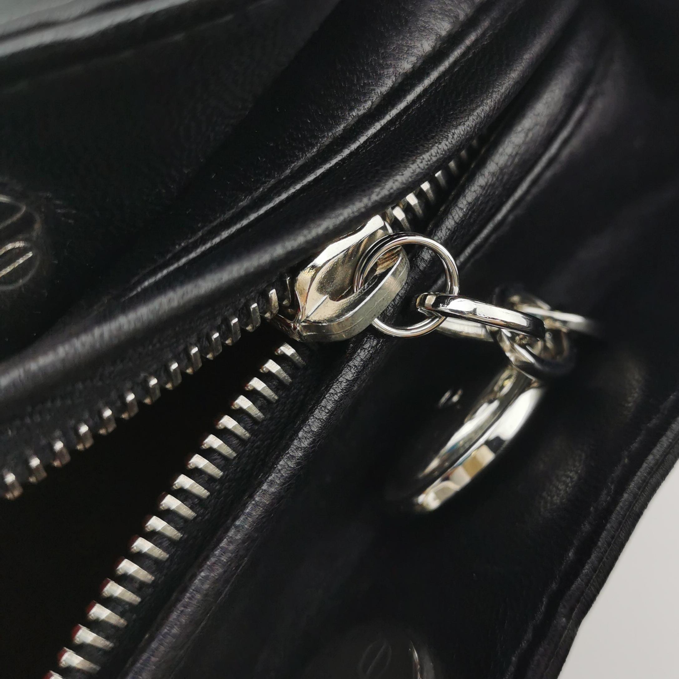 Lady Dior Grande in pelle d'agnello nera con diamante e borchie d'argento Hardware d'argento in vendita 2