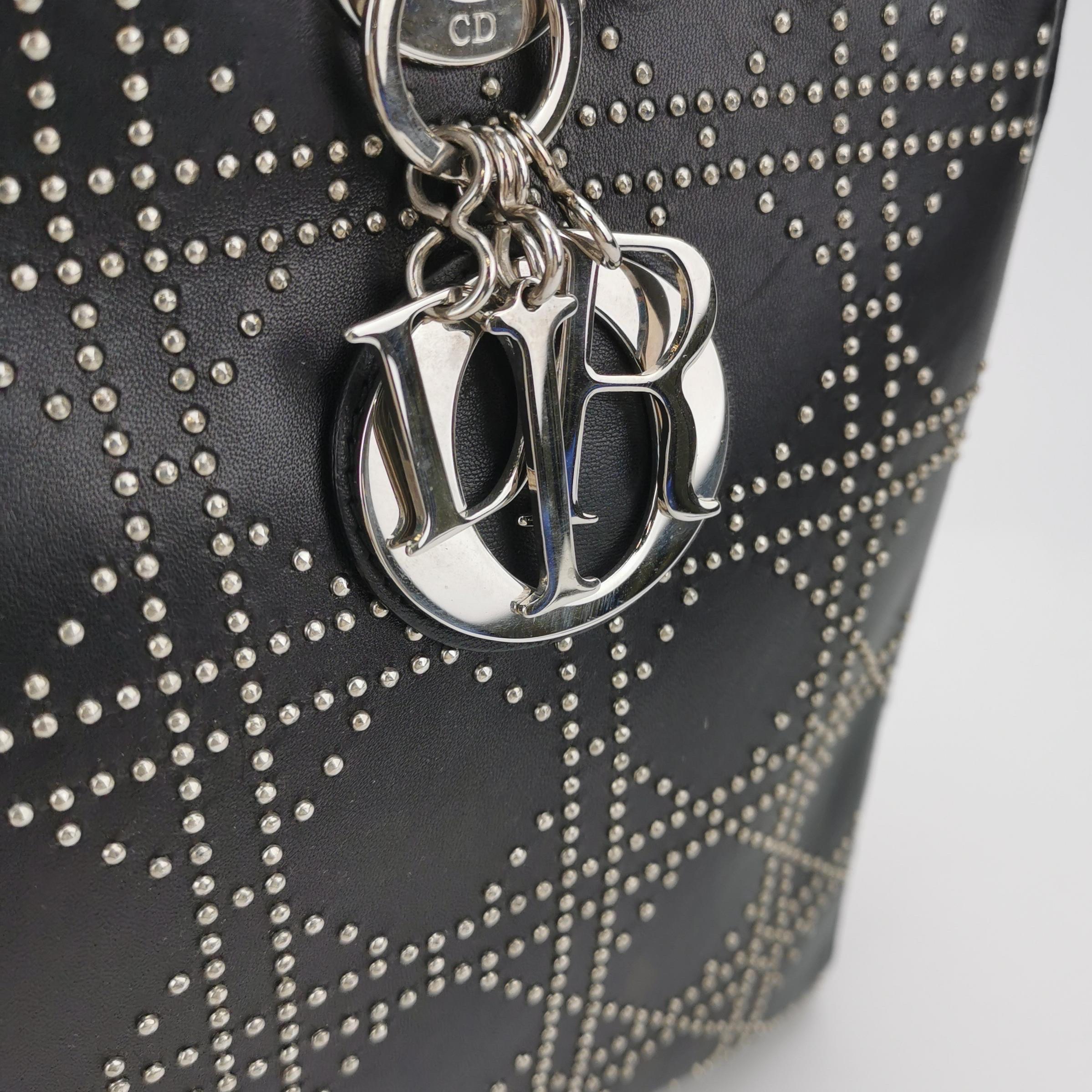 Lady Dior Grande in pelle d'agnello nera con diamante e borchie d'argento Hardware d'argento in vendita 4