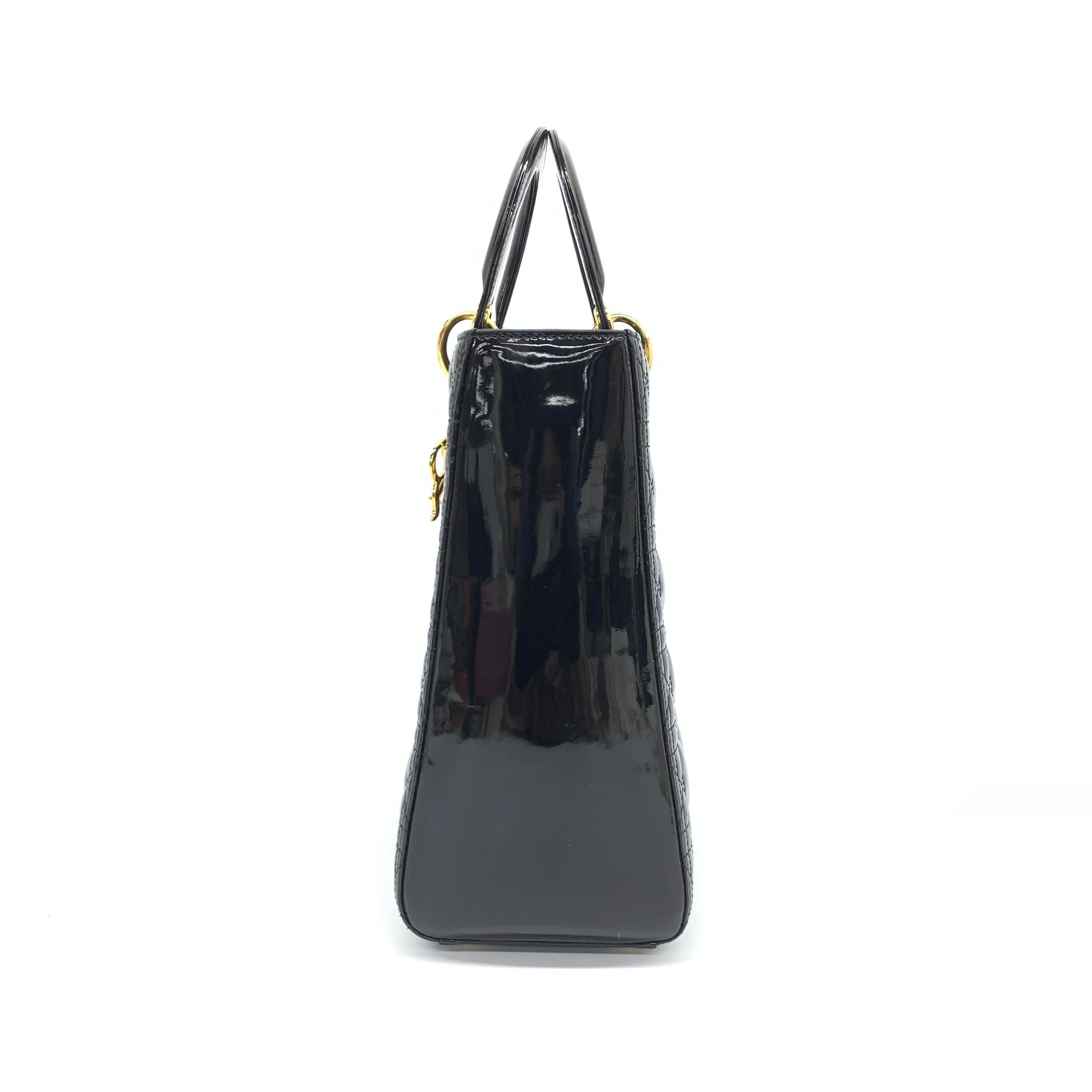 Lady Dior grande in pelle verniciata nera con finiture in oro In condizioni buone in vendita a AUBERVILLIERS, FR