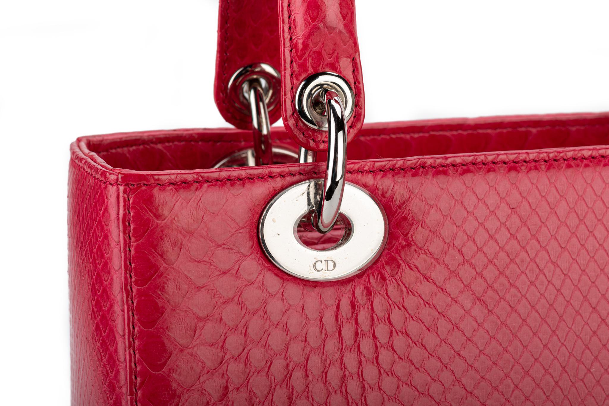  Grand sac en python rouge Lady Dior en vente 6