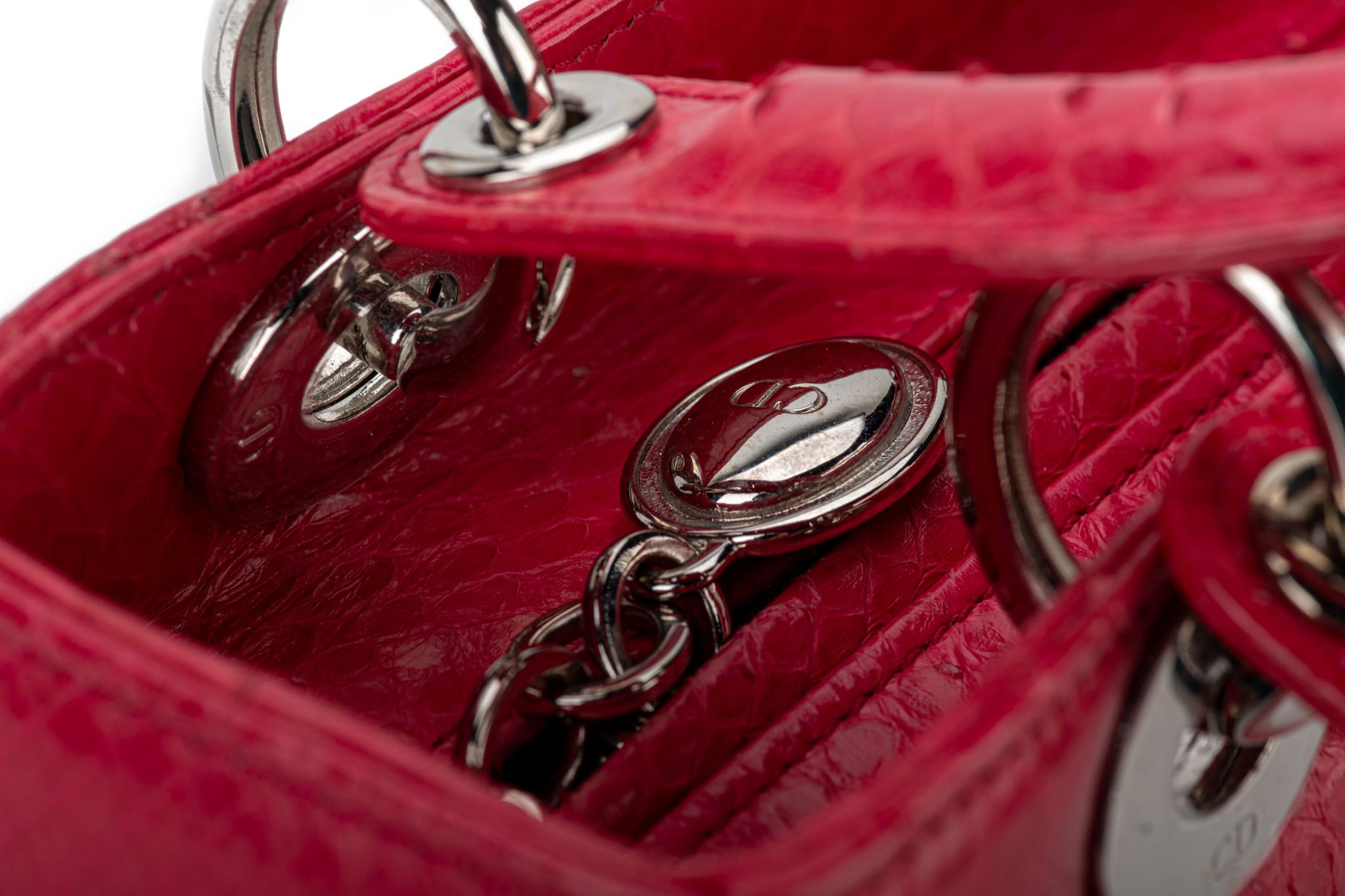  Grand sac en python rouge Lady Dior en vente 7