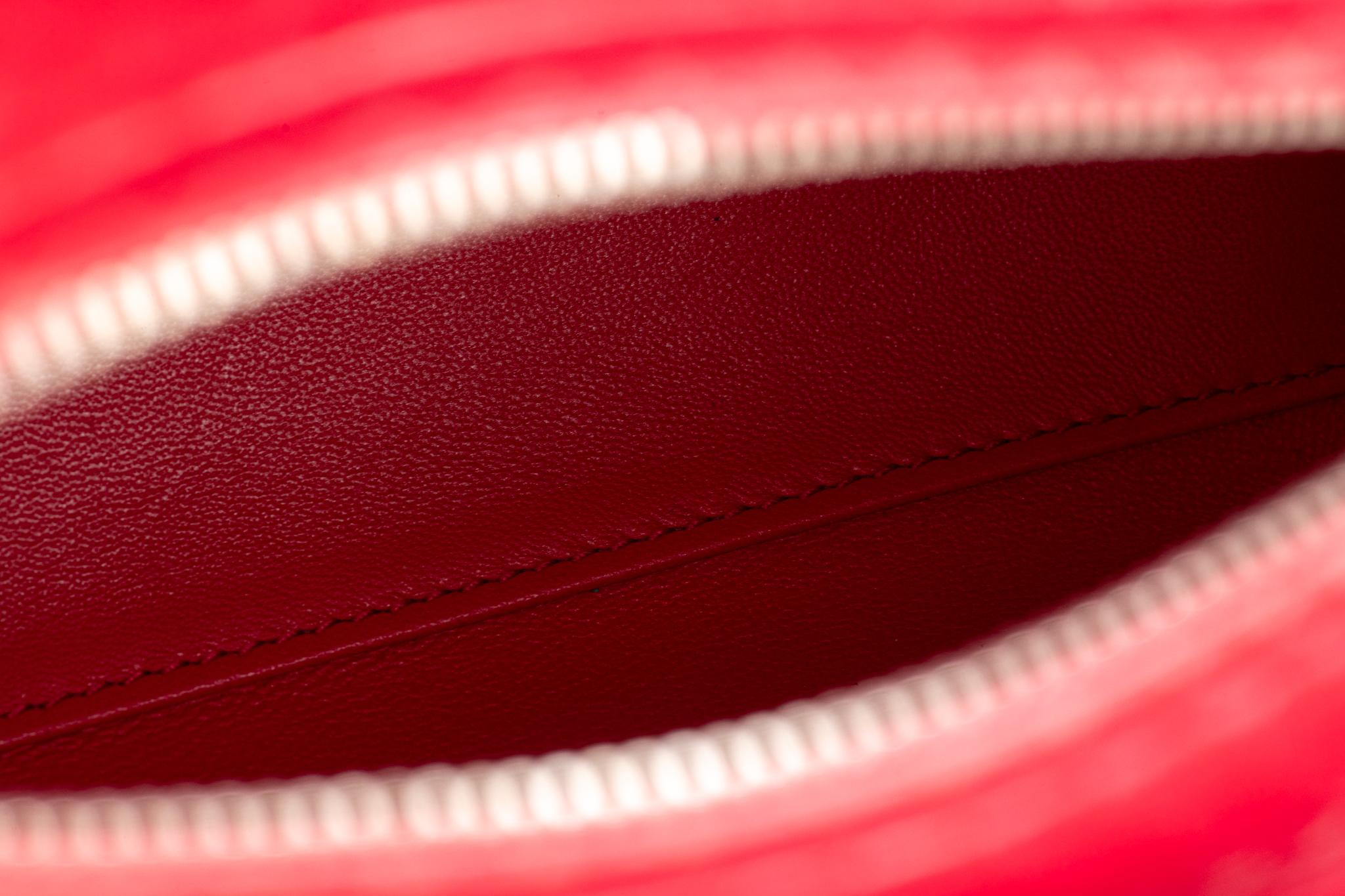  Grand sac en python rouge Lady Dior en vente 9