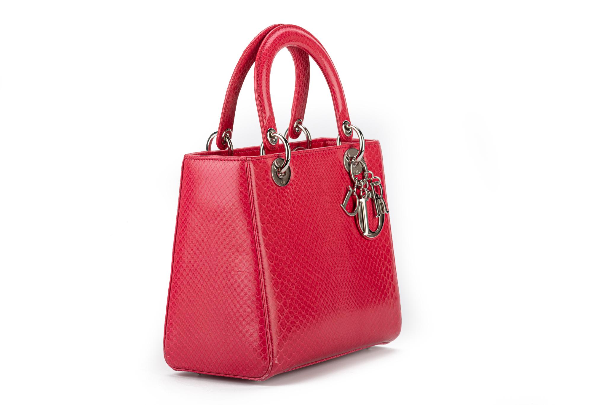  Grand sac en python rouge Lady Dior en vente 1