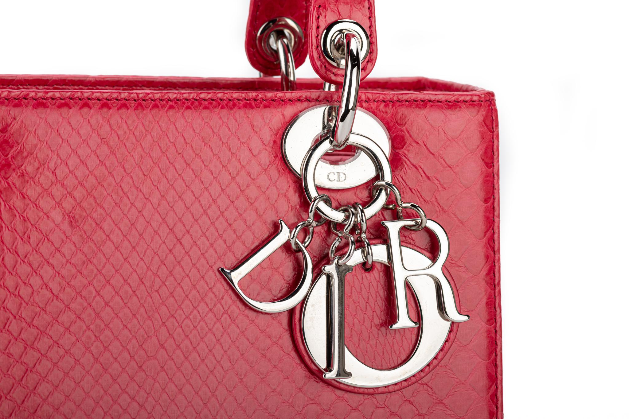  Grand sac en python rouge Lady Dior en vente 4