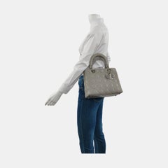 Lady Dior Medium Grigio in pelle d'agnello Cinturino in pelle con hardware d'argento