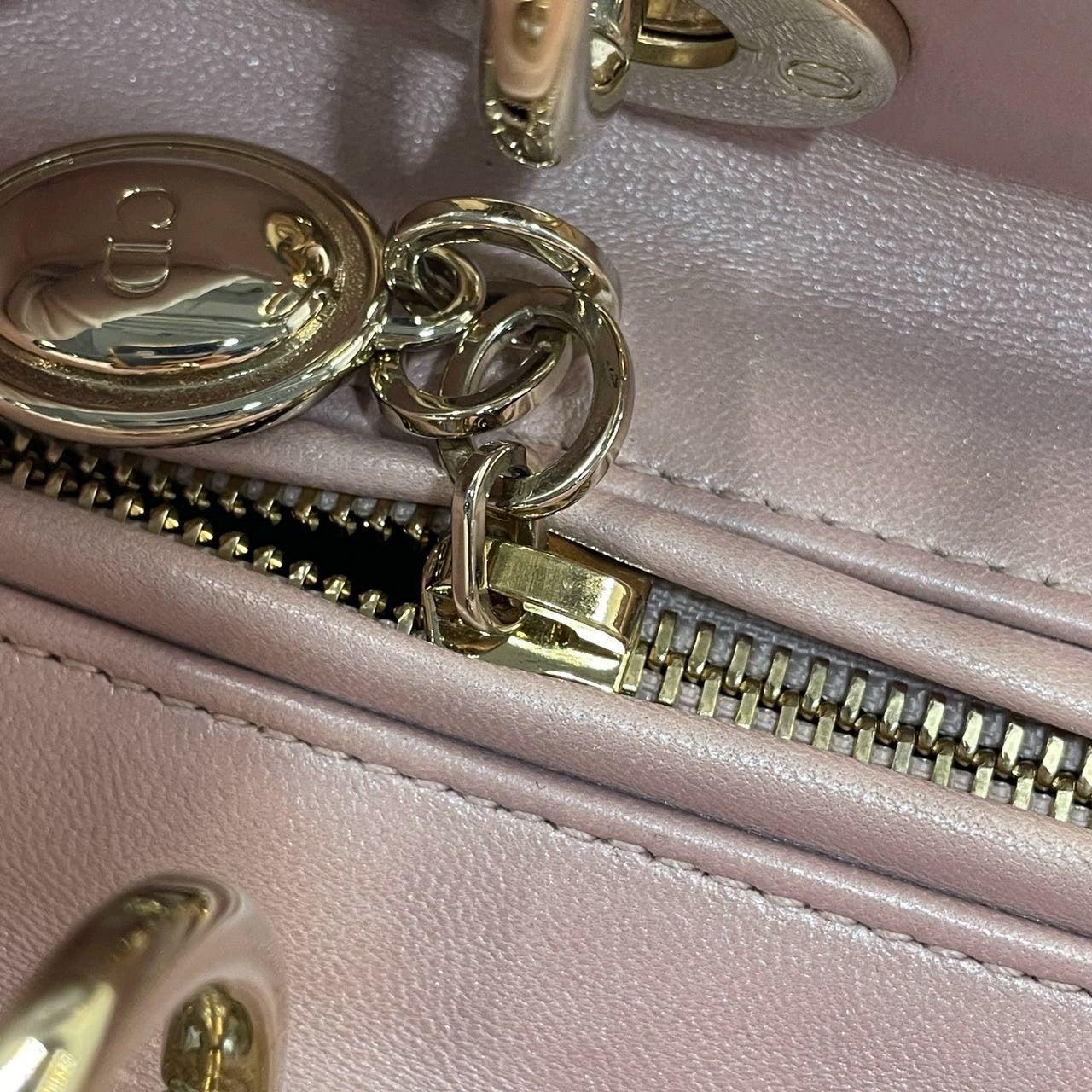 Lady Dior Bolso Mediano Piel Cannage Rosa Nacarado Herrajes Dorados en venta 5