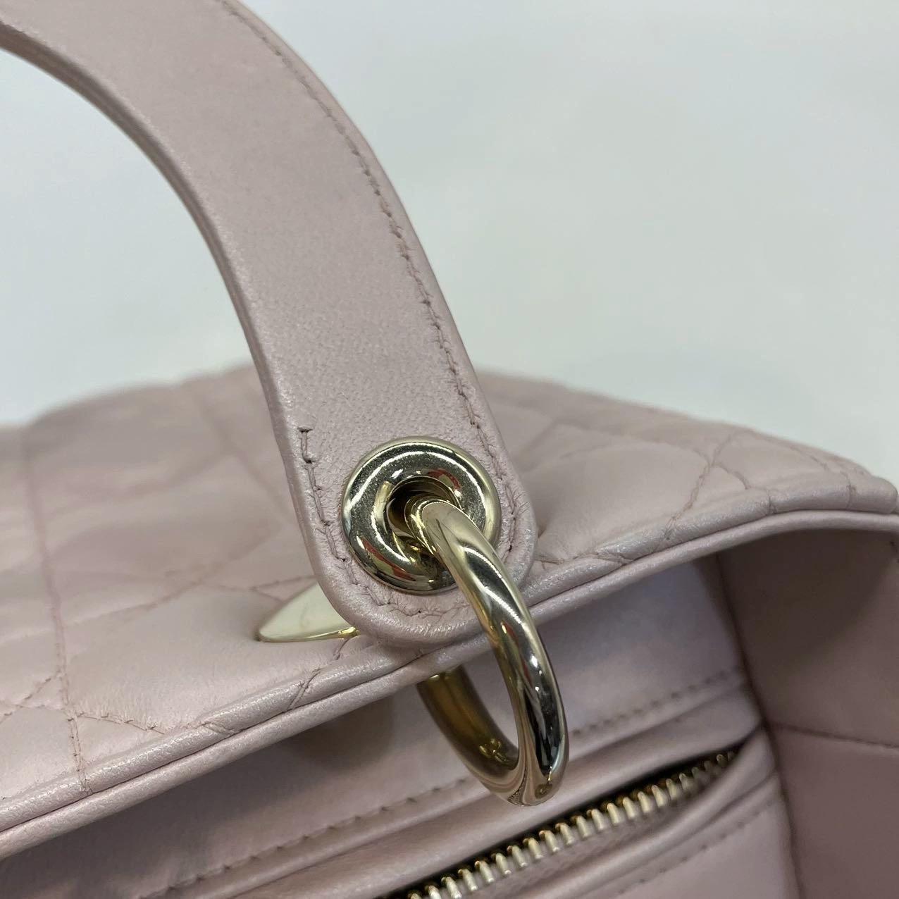 Lady Dior Borsetta media in pelle cannage rosa perlata Hardware oro in vendita 9