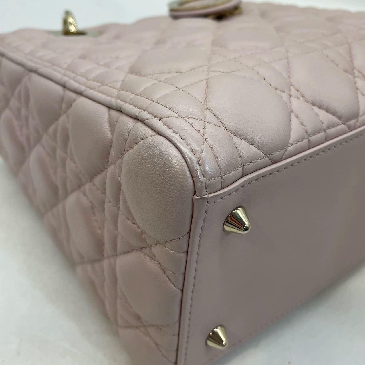 Lady Dior Medium Handbag Pearlescent Pink Cannage Leather Gold Hardware For Sale 10