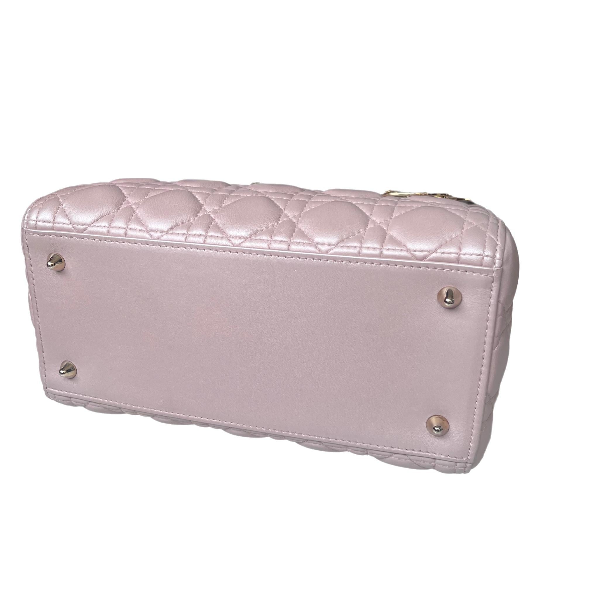 Lady Dior Borsetta media in pelle cannage rosa perlata Hardware oro in vendita 3