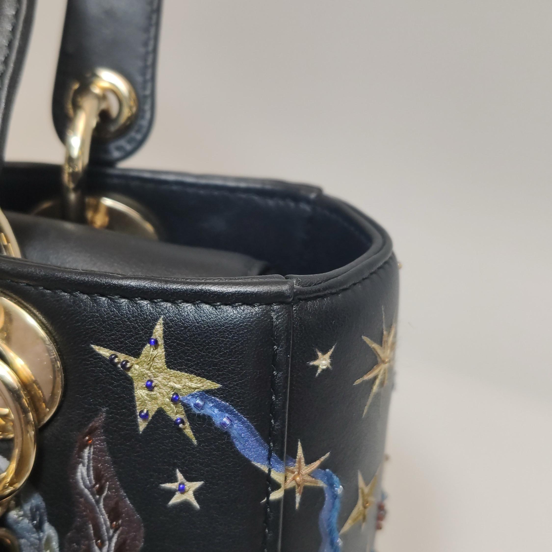 Lady Dior Medium Nature Ballett Star Embroidery Handtasche aus schwarzem Kalbsleder in Gold HW im Angebot 9