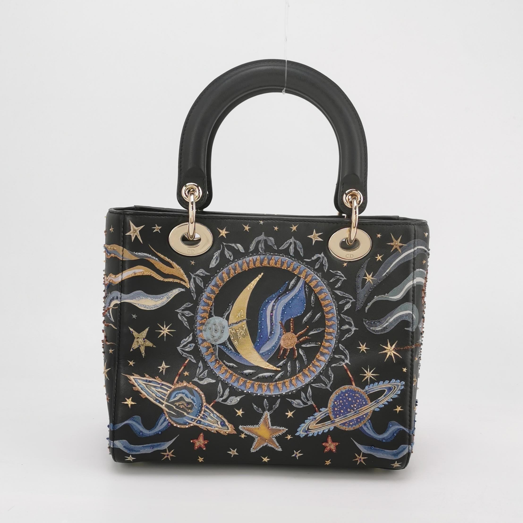 Lady Dior Medium Nature Ballett Star Embroidery Handtasche aus schwarzem Kalbsleder in Gold HW (Schwarz) im Angebot