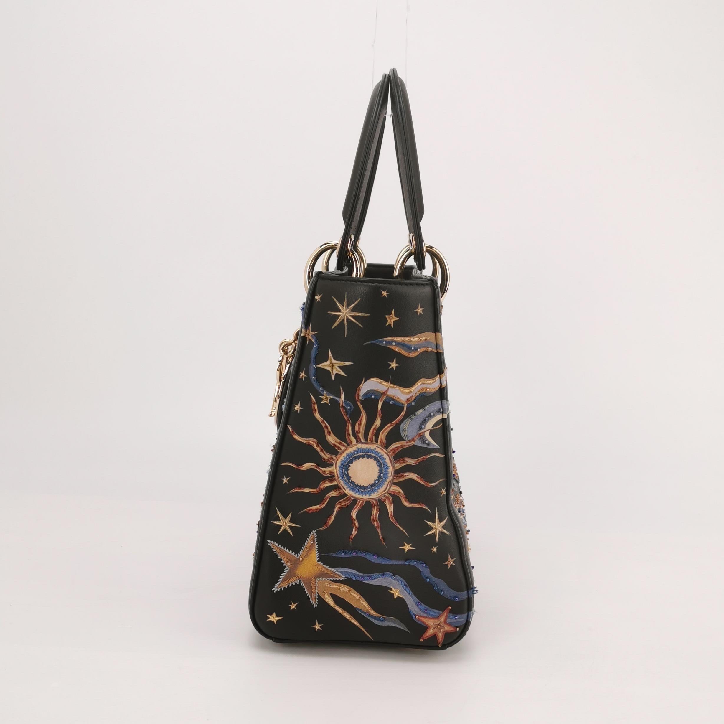 Lady Dior Medium Nature Ballett Star Embroidery Handtasche aus schwarzem Kalbsleder in Gold HW Damen im Angebot