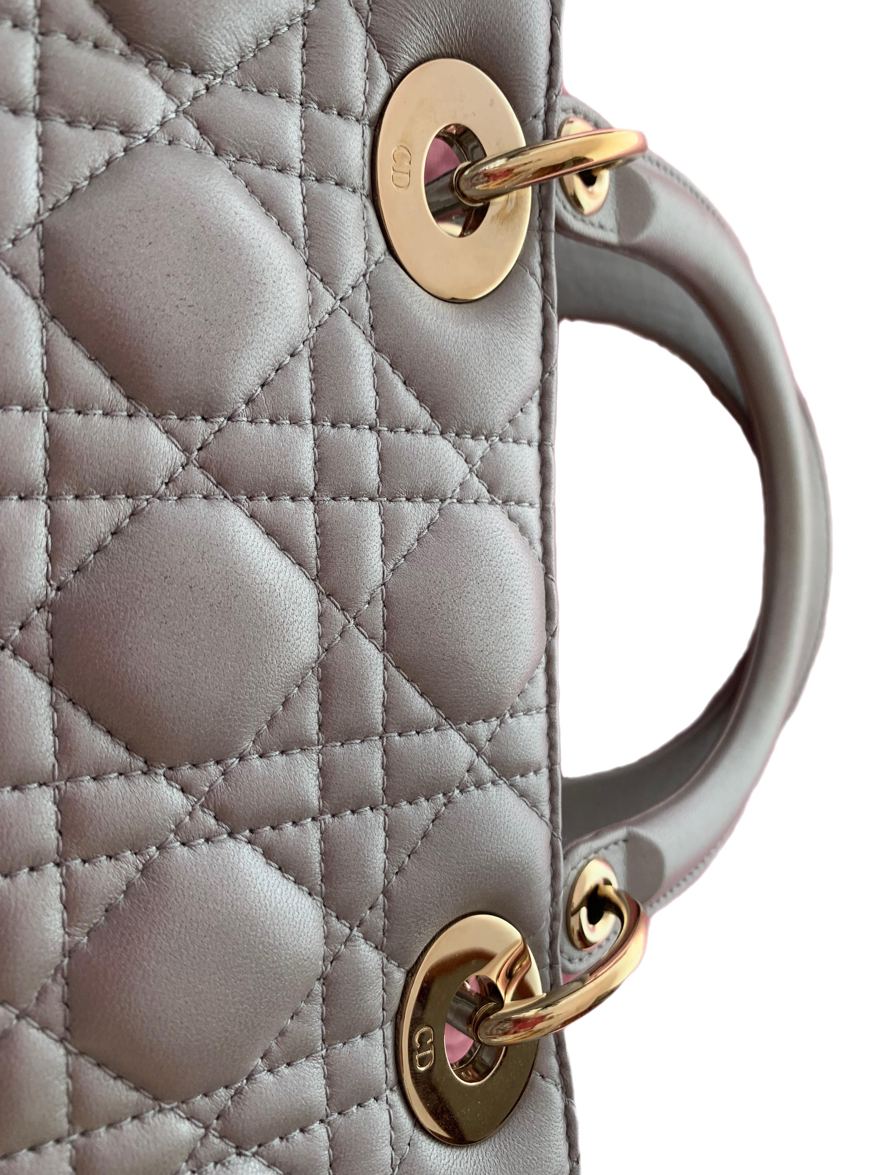 Lady Dior Medium Perlenescent Grau Lammfell Cannage Leder Gold Hardware im Angebot 8