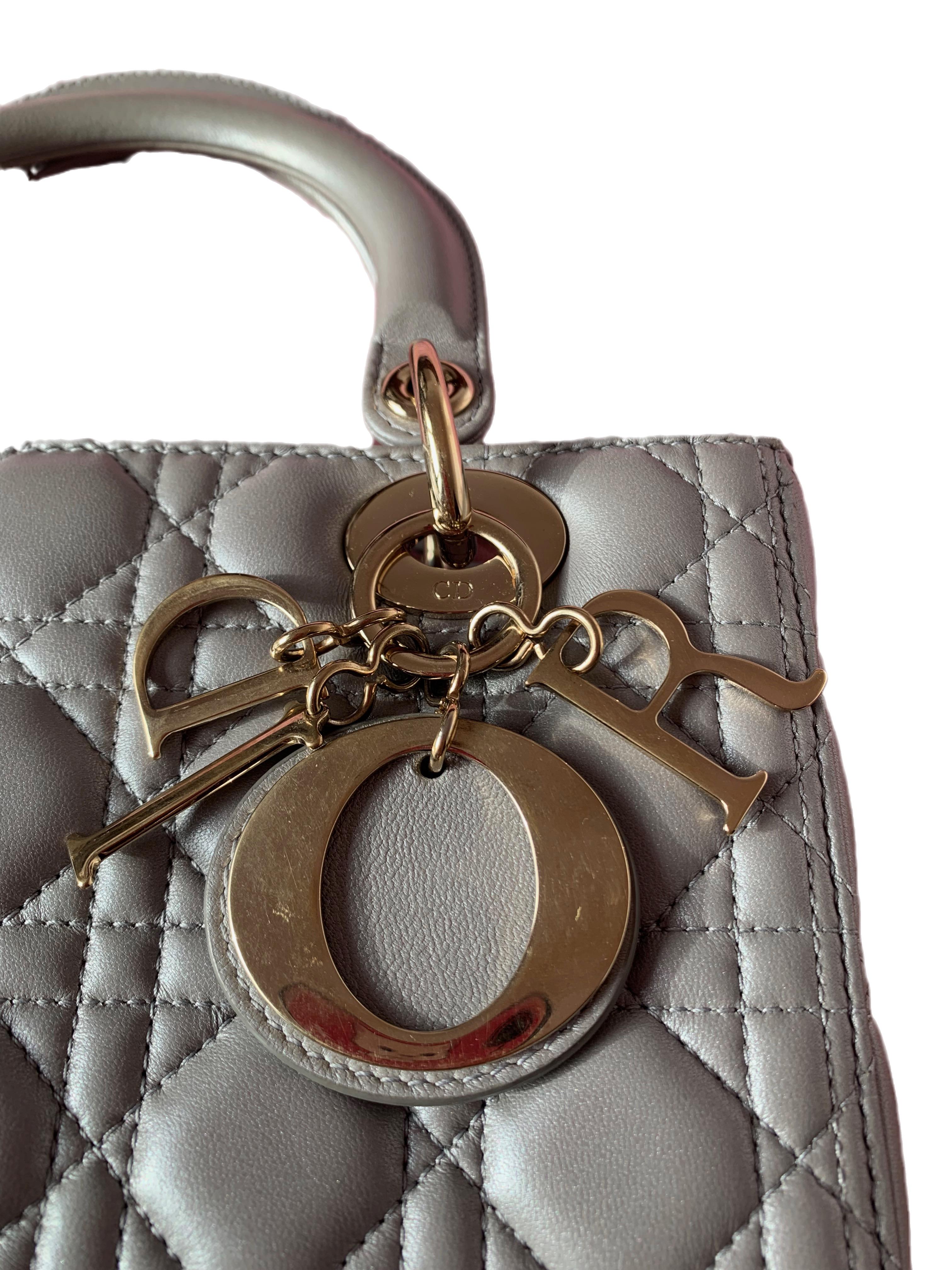 Lady Dior Medium Perlenescent Grau Lammfell Cannage Leder Gold Hardware im Angebot 10