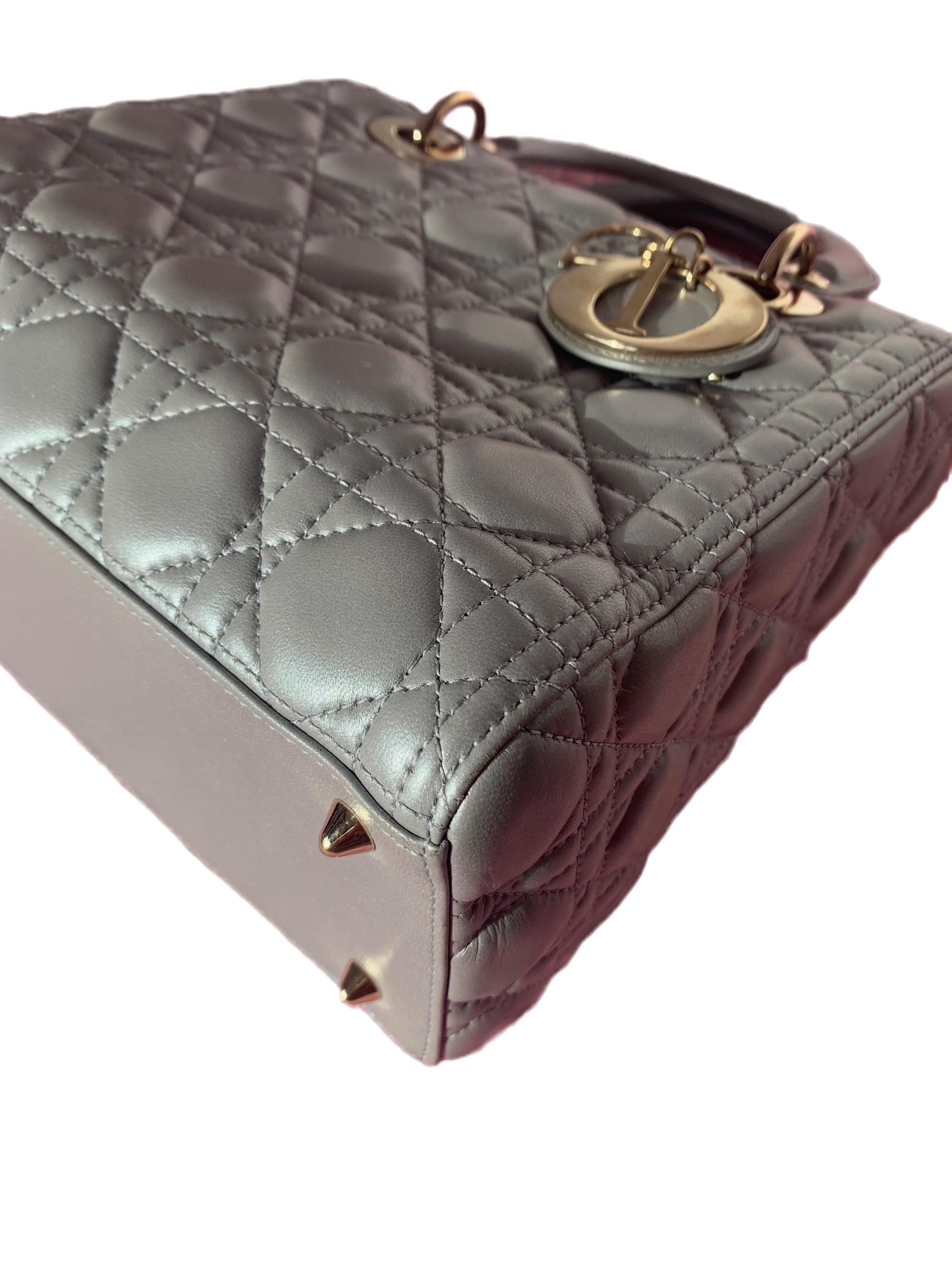 Lady Dior Medium Perlenescent Grau Lammfell Cannage Leder Gold Hardware im Angebot 3