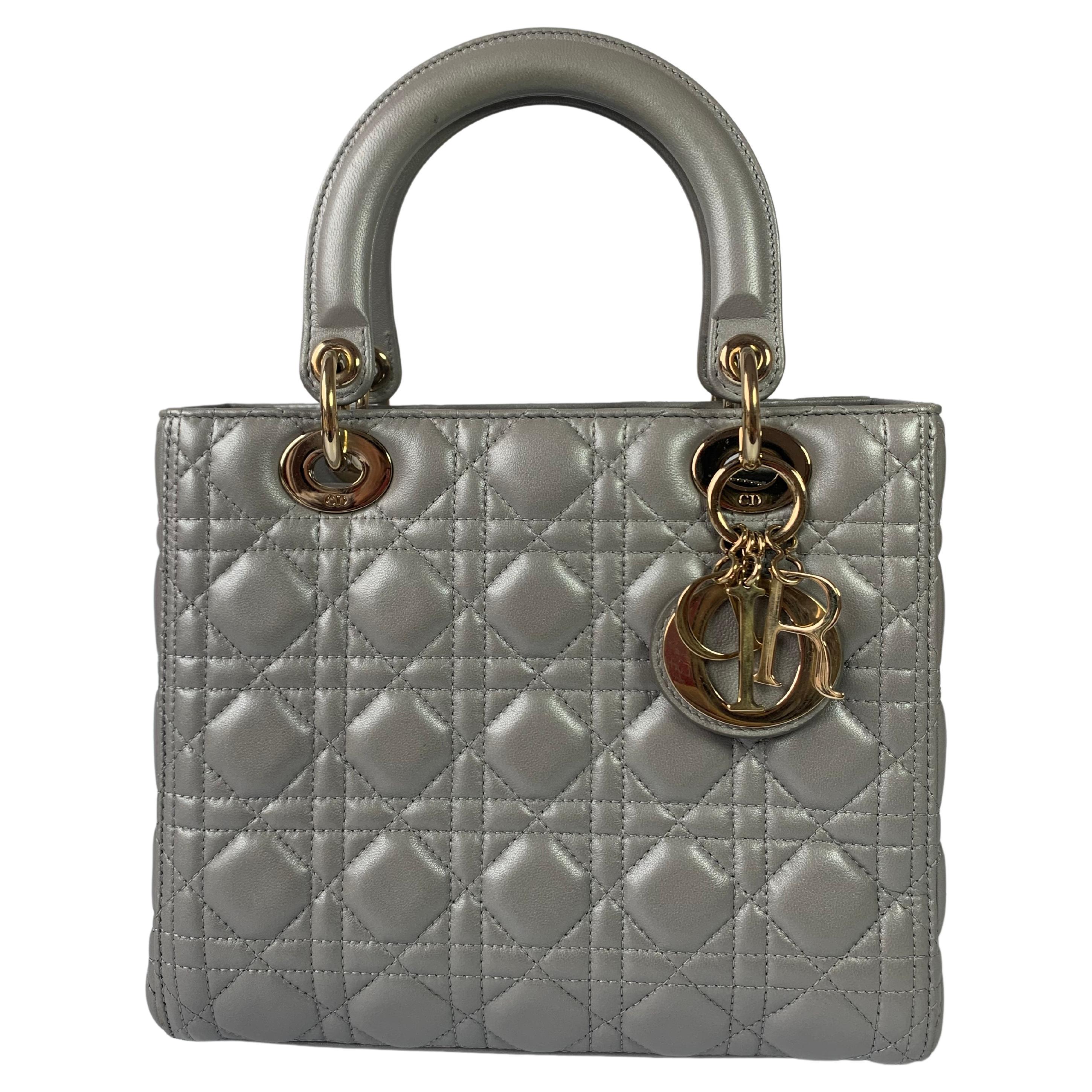 Lady Dior Medium Perlenescent Grau Lammfell Cannage Leder Gold Hardware im Angebot