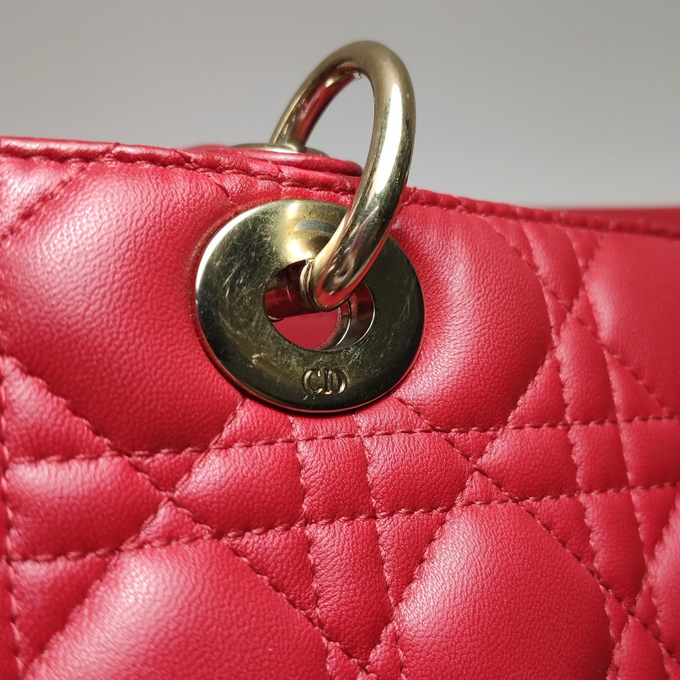 Lady Dior Medium Rot Lammfell Leder Gold Hardware Lederband 2014 im Angebot 8