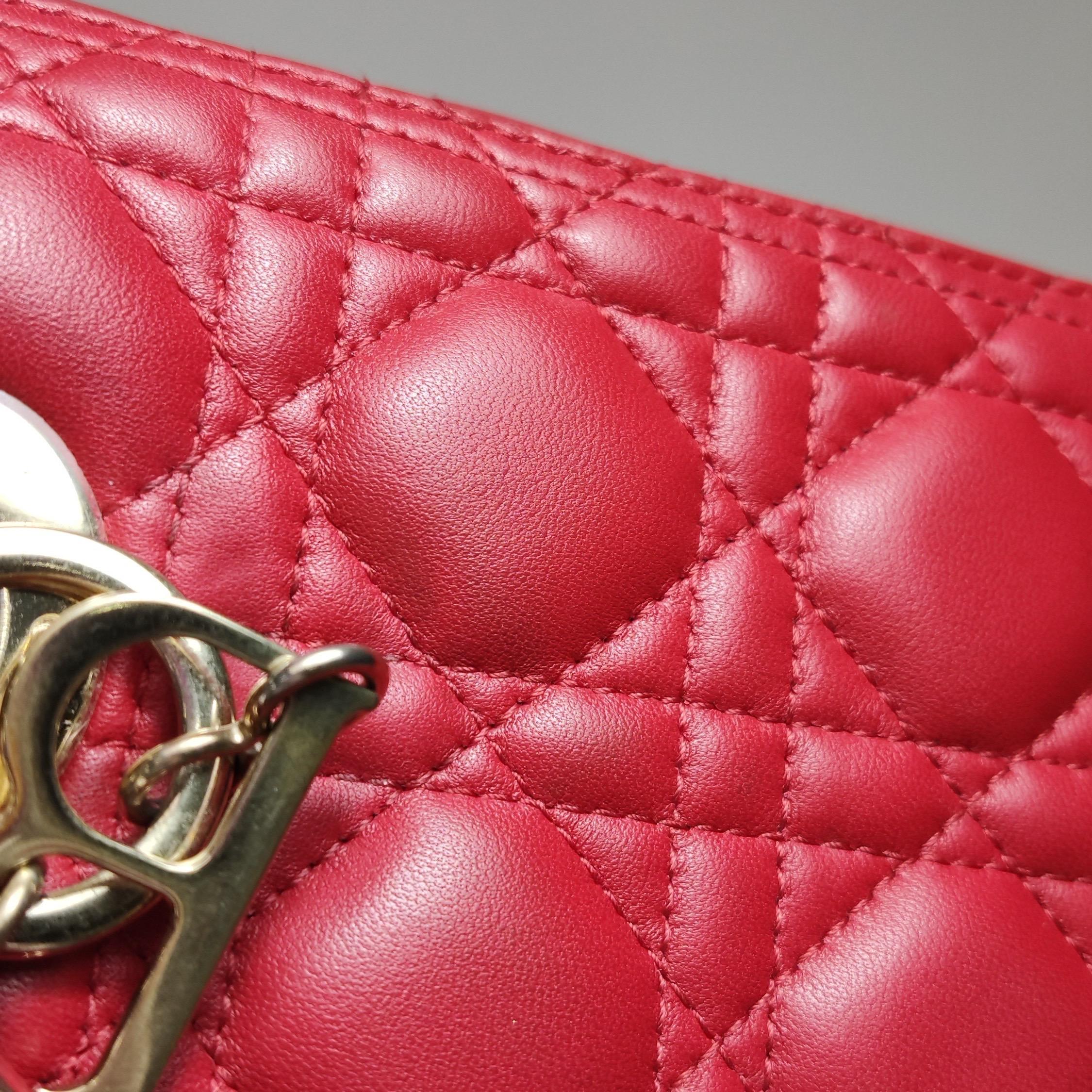 Lady Dior Medium Rot Lammfell Leder Gold Hardware Lederband 2014 im Angebot 13