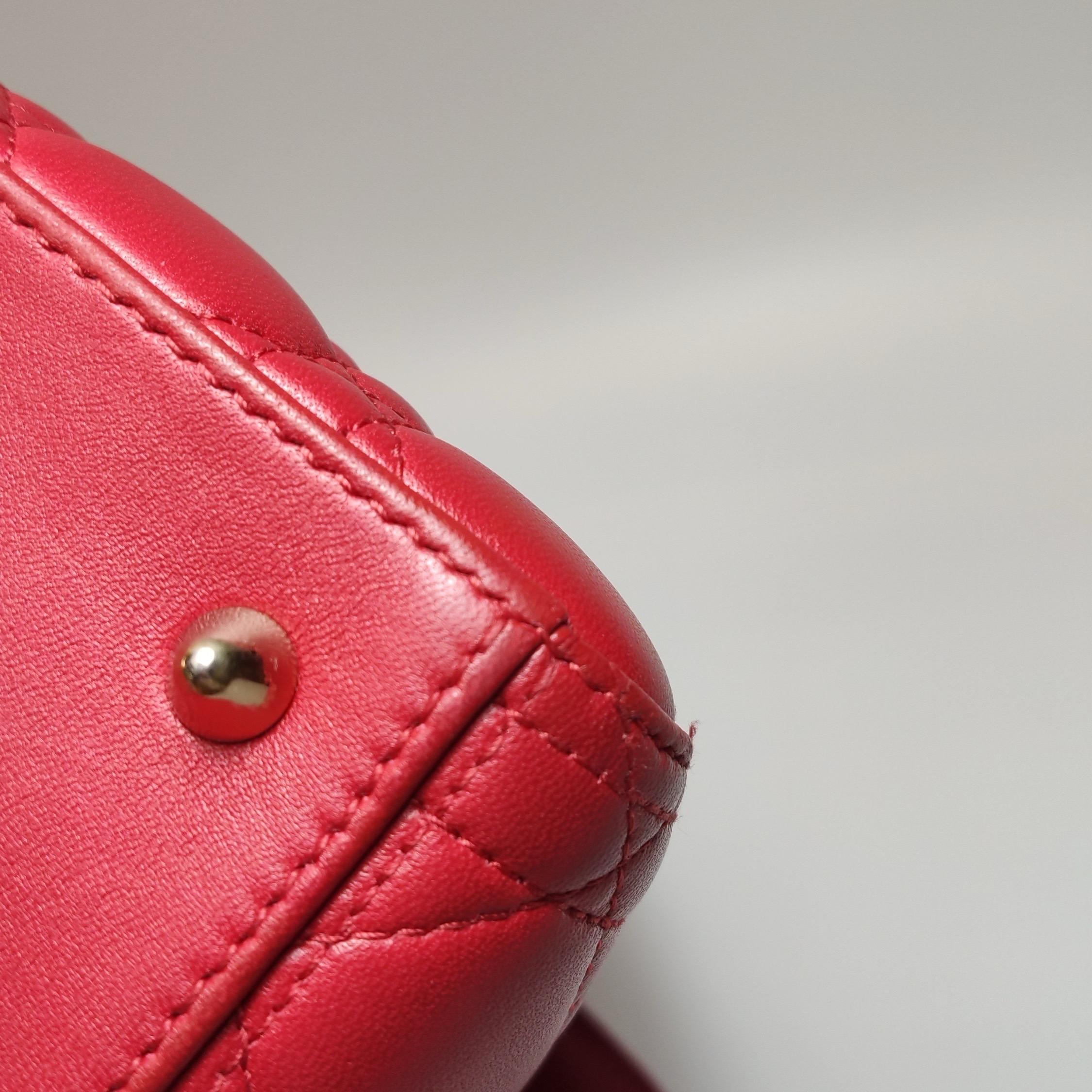 Lady Dior Medium Rot Lammfell Leder Gold Hardware Lederband 2014 im Angebot 15