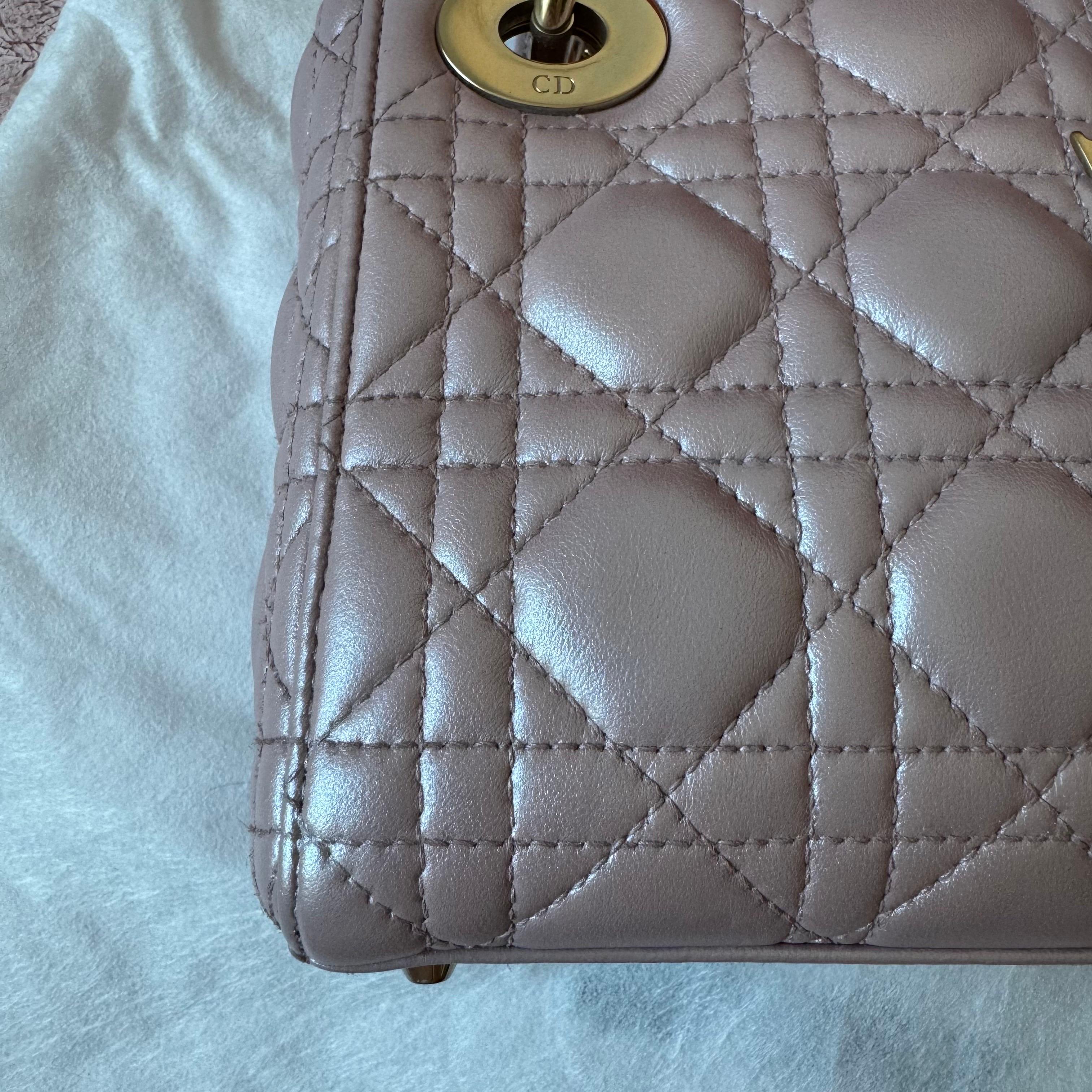 Lady Dior Mini 2016 in pelle di agnello rosa perlato con tracolla a catena in oro HW in vendita 5