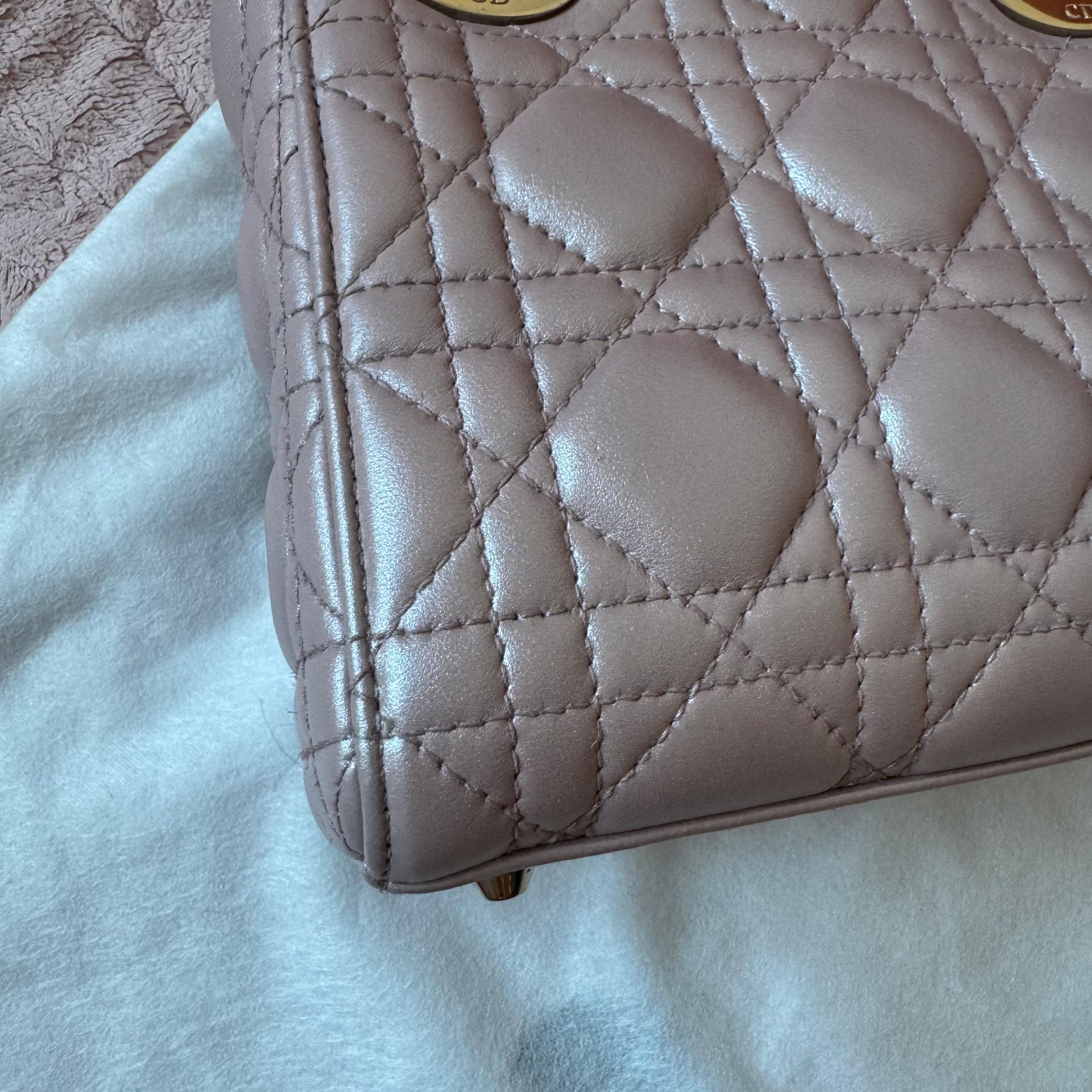 Lady Dior Mini 2016 in pelle di agnello rosa perlato con tracolla a catena in oro HW in vendita 8