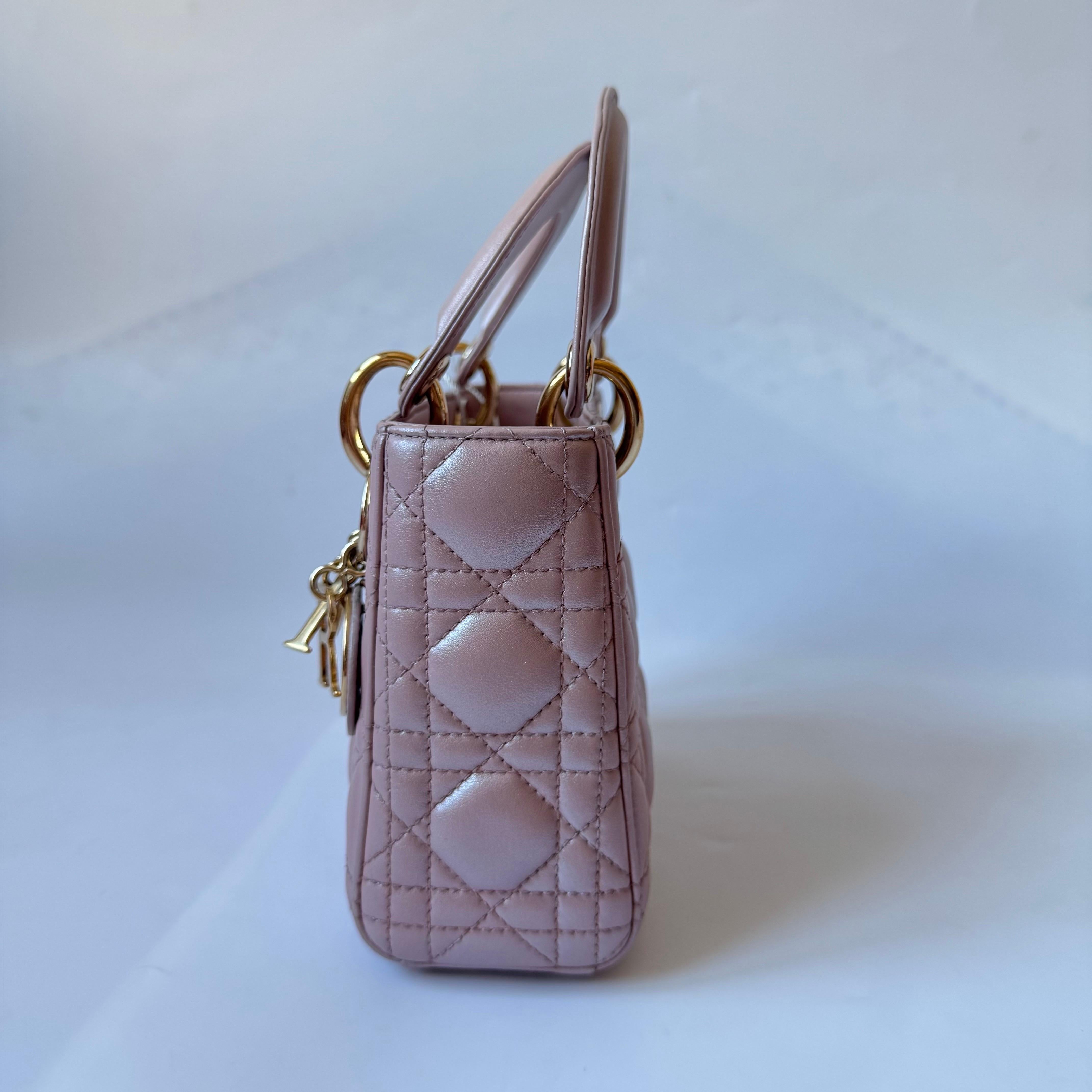 Lady Dior Mini 2016 in pelle di agnello rosa perlato con tracolla a catena in oro HW In condizioni buone in vendita a AUBERVILLIERS, FR