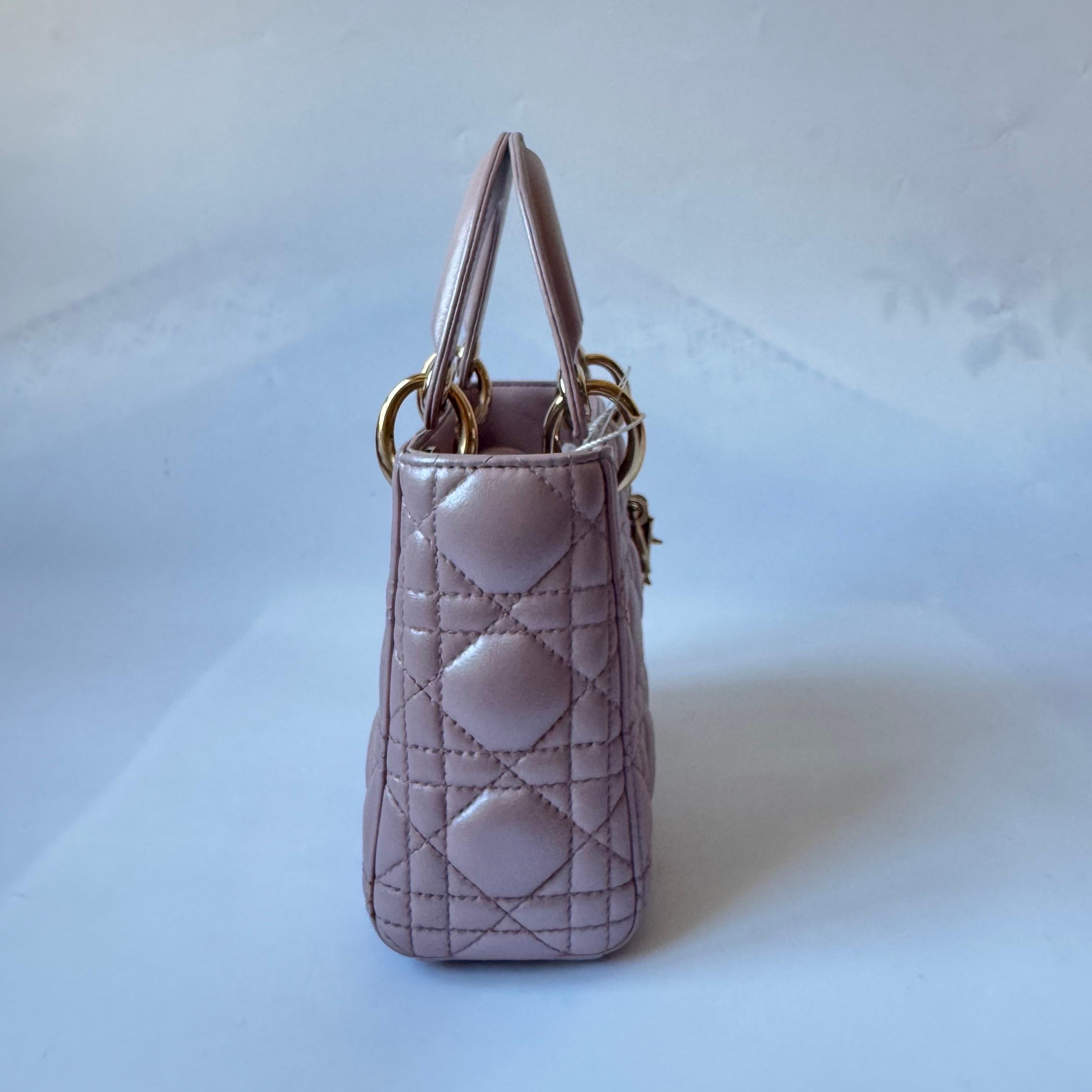 Donna Lady Dior Mini 2016 in pelle di agnello rosa perlato con tracolla a catena in oro HW in vendita