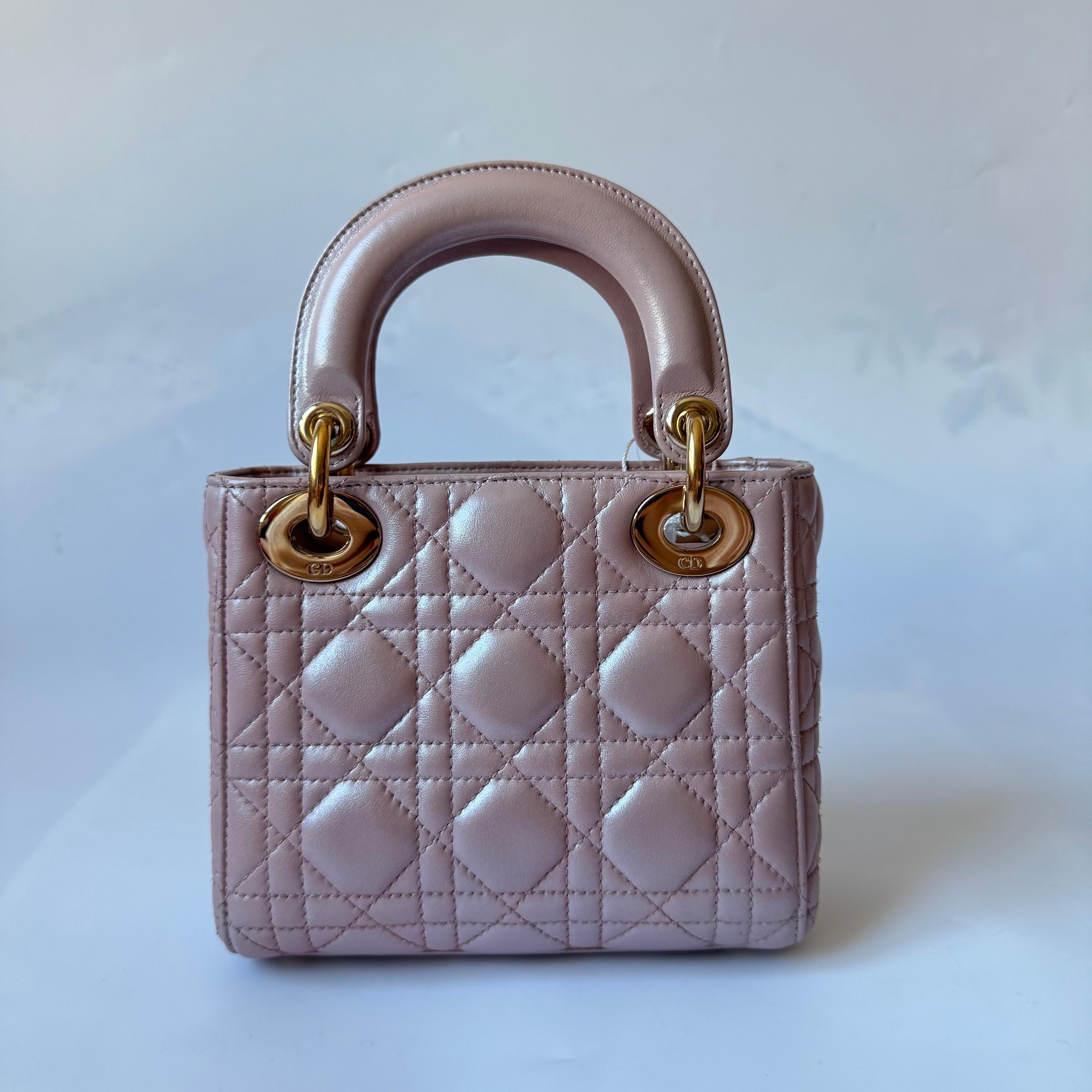 Lady Dior Mini 2016 in pelle di agnello rosa perlato con tracolla a catena in oro HW in vendita 1
