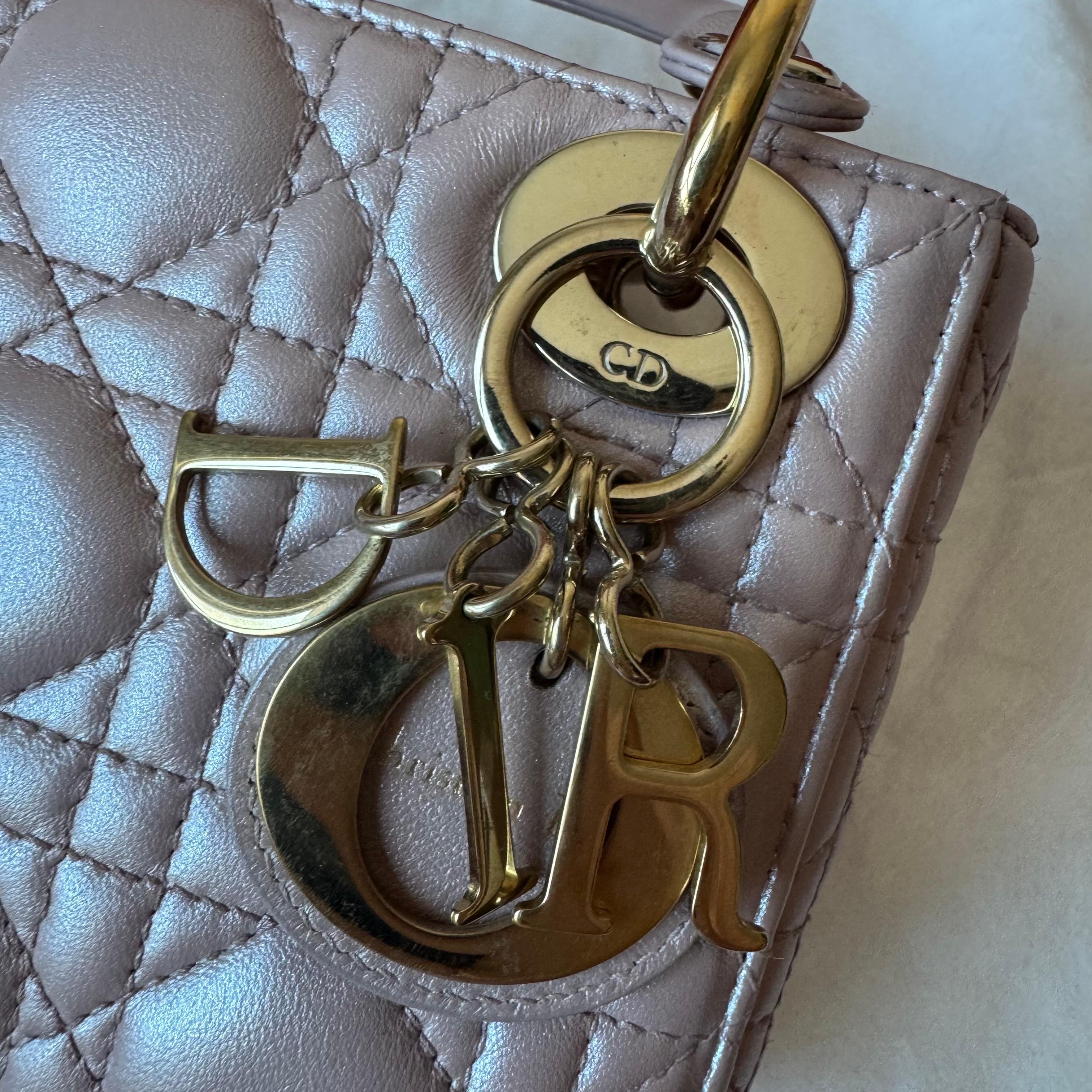Lady Dior Mini 2016 in pelle di agnello rosa perlato con tracolla a catena in oro HW in vendita 3