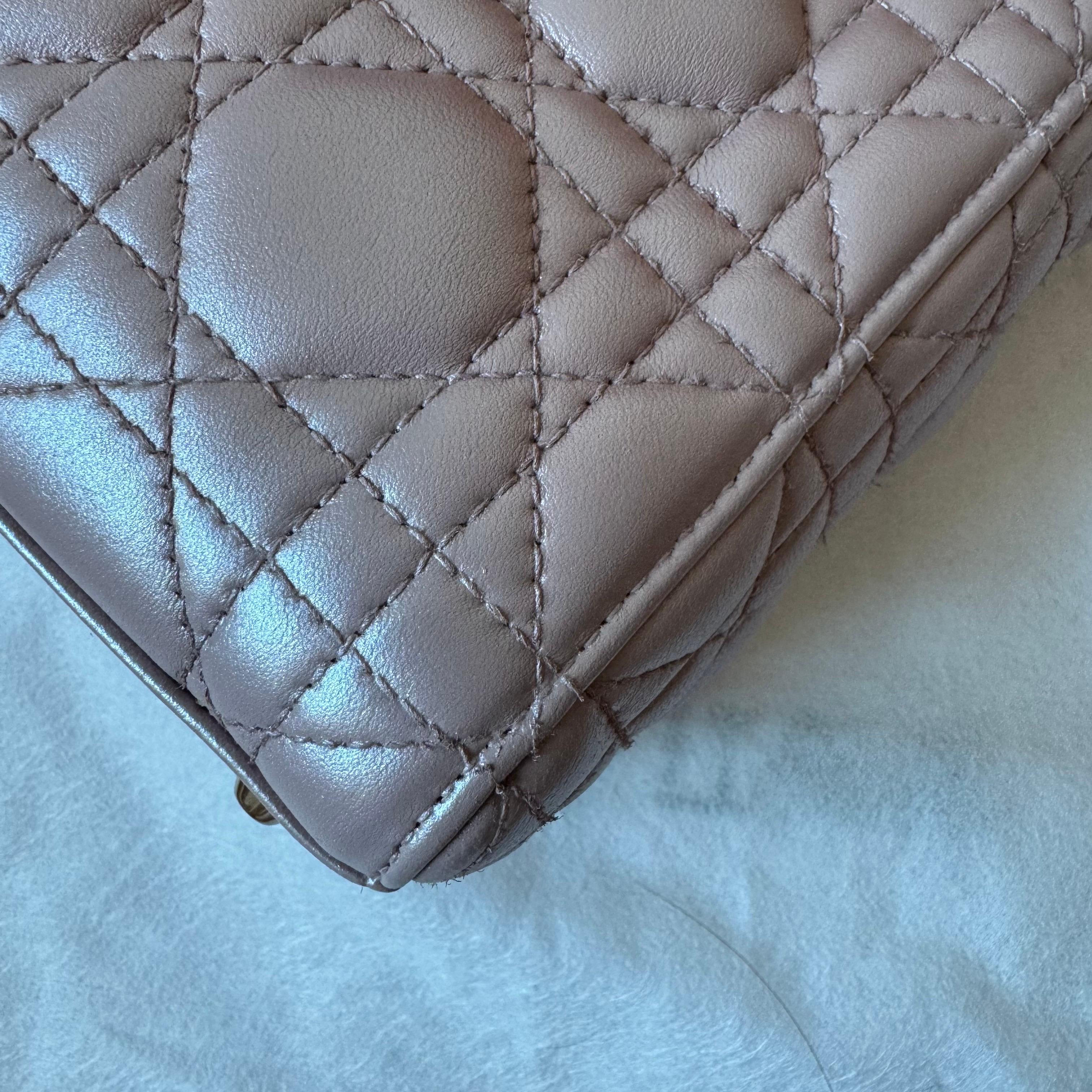Lady Dior Mini 2016 in pelle di agnello rosa perlato con tracolla a catena in oro HW in vendita 4