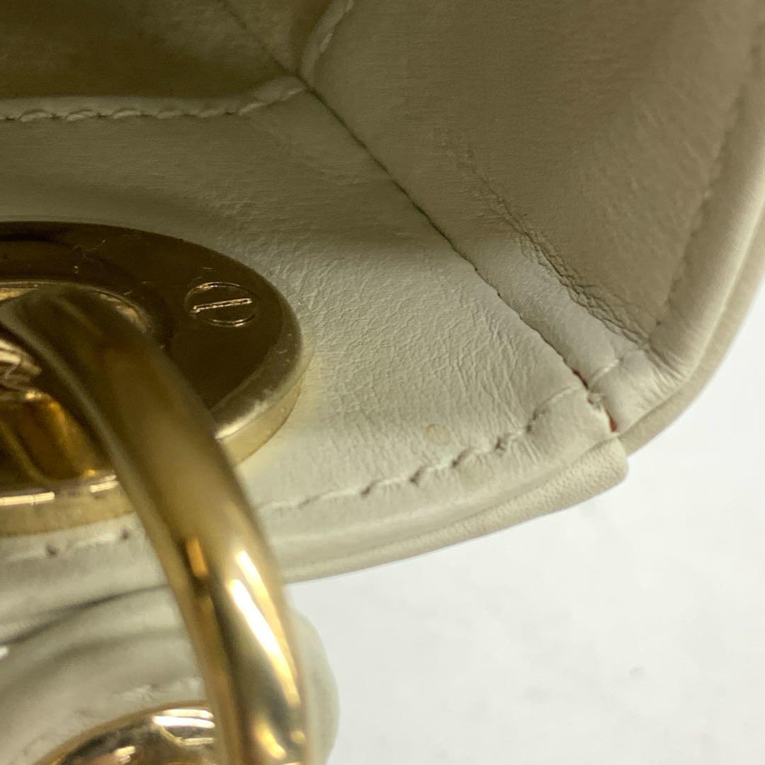 Lady Dior Mini 2018 ricamata in pelle di vitello bianca con perline d'oro Crossbody Bag in vendita 10