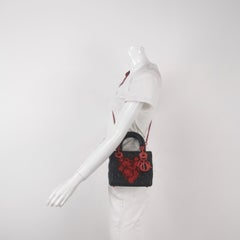 Mini Lady Dior in pelle d'agnello nera con cuore in tulle rosso e volant rosso