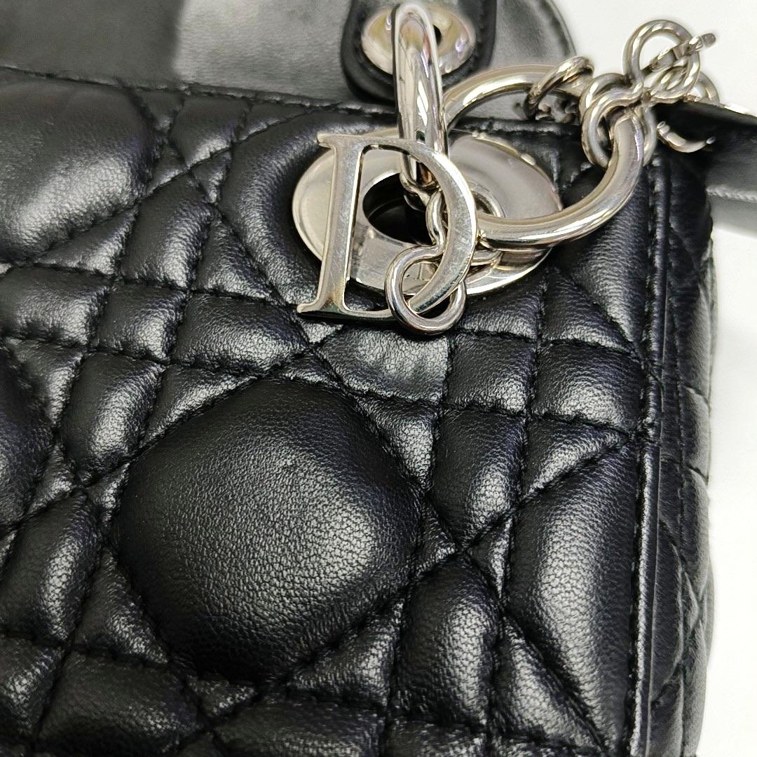 Lady Dior Mini en cuir d'agneau noir avec accessoires en argent 2016 en vente 5