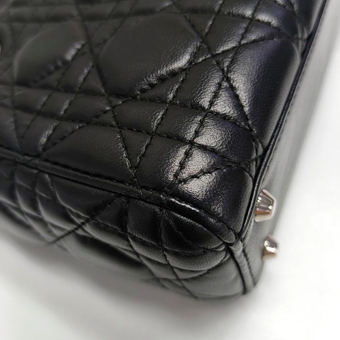 Lady Dior Mini en cuir d'agneau noir avec accessoires en argent 2016 en vente 8