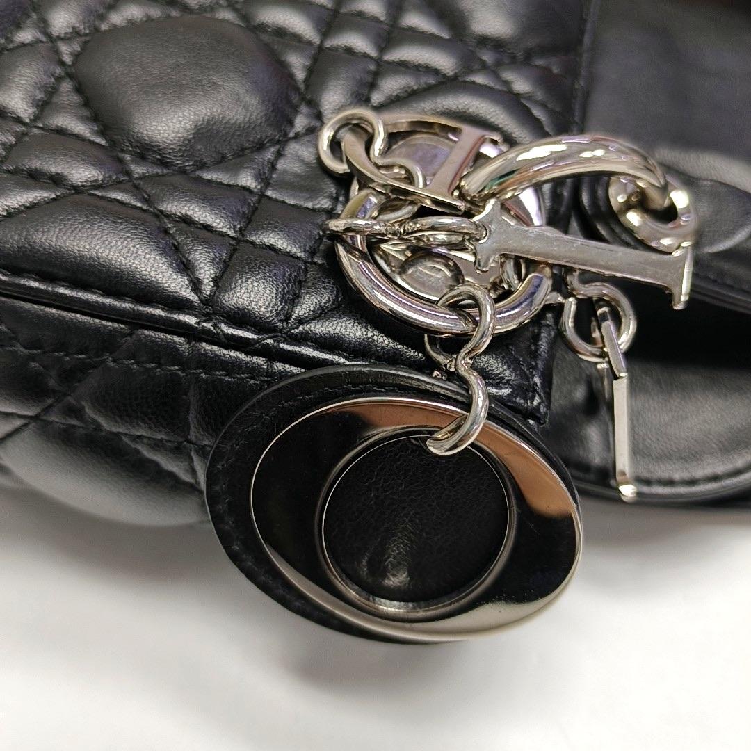 Lady Dior Mini en cuir d'agneau noir avec accessoires en argent 2016 en vente 9
