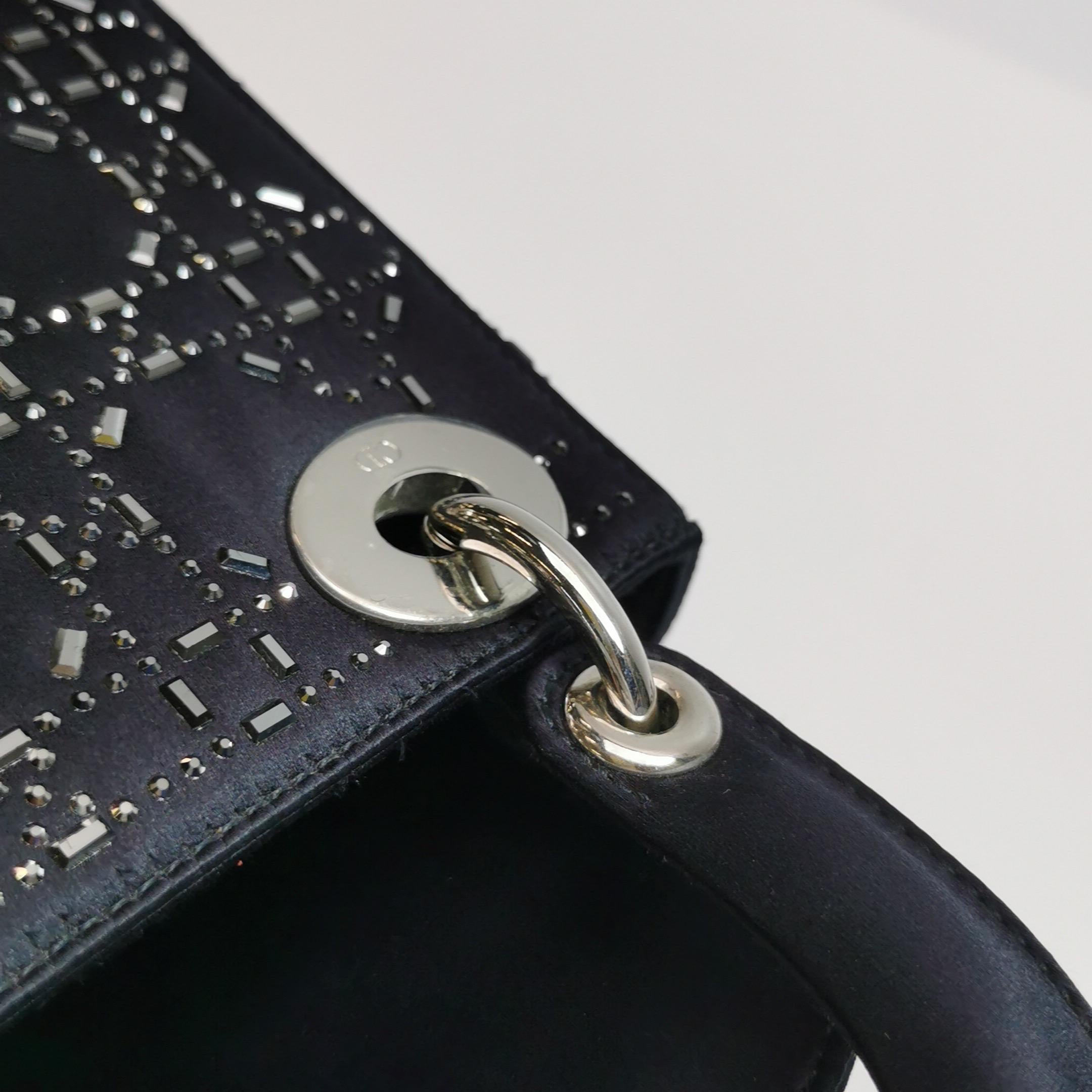 Lady Dior Mini Schwarze Seide mit Kristallen Silberne Hardware im Angebot 11