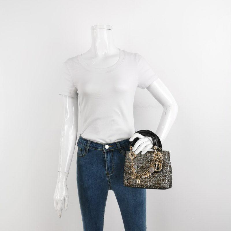 Lady Dior Mini Christimas 2011 Limited Edition Schwarzer Tweed und Sternenkette
 Dies sind professionelle Fotos der tatsächlich von Luxbags angebotenen Tasche.
 ZUSTAND: SEHR GUT 
 Diese gebrauchte Handtasche ist in sehr gutem Zustand mit leichten