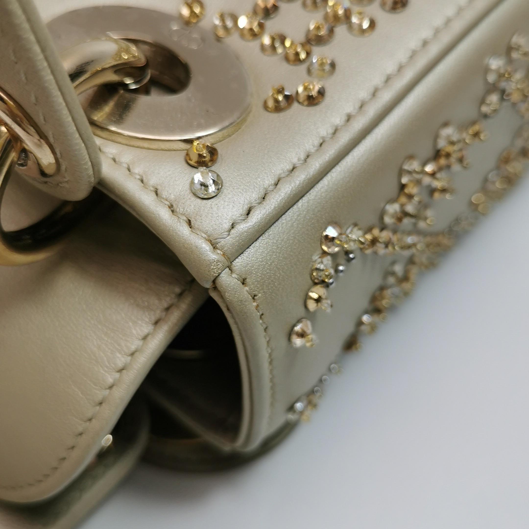 Lady Dior Mini Gold Kalbsleder mit Kristallen Gold Hardware 2020 im Angebot 13