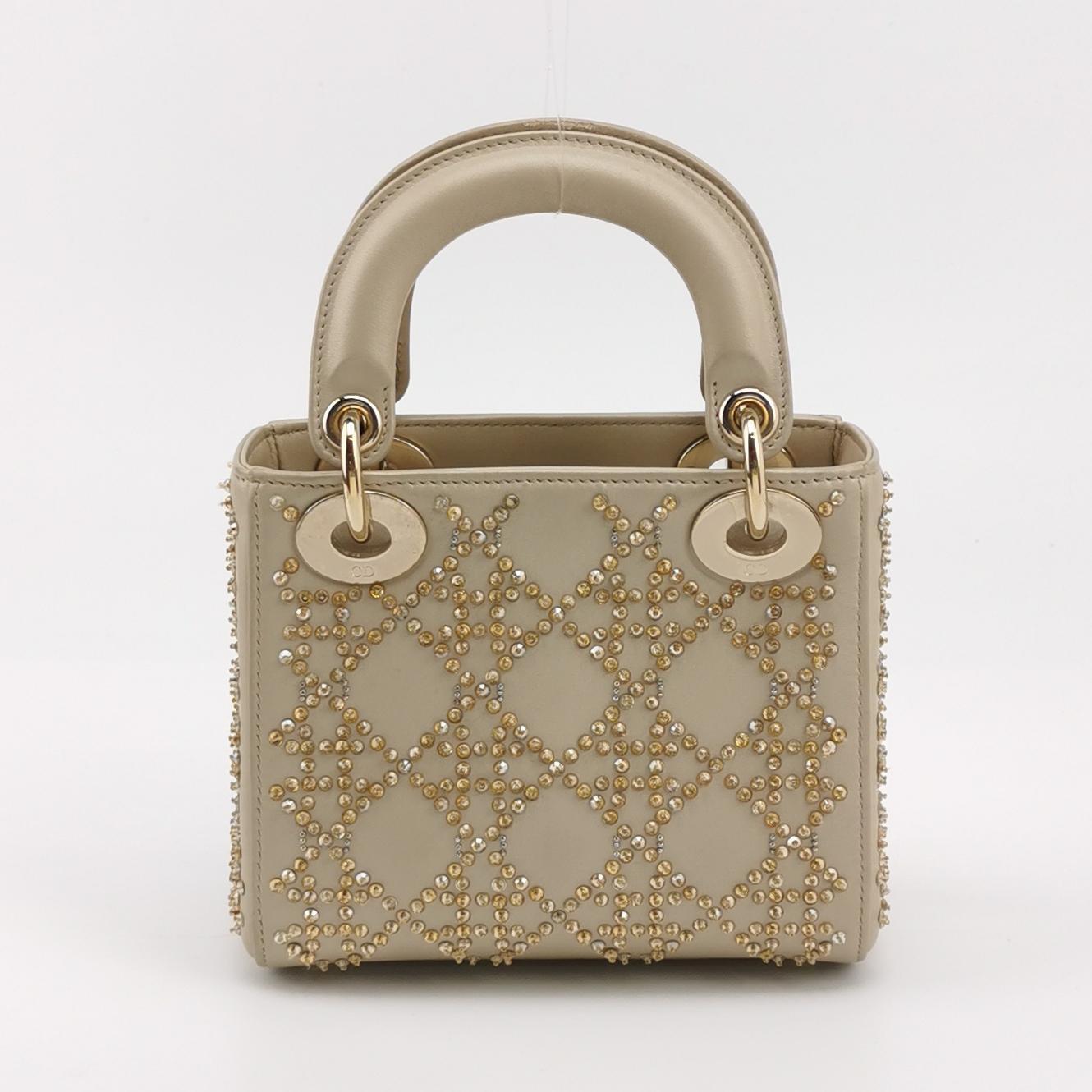 Lady Dior Mini Gold Kalbsleder mit Kristallen Gold Hardware 2020 im Zustand „Hervorragend“ im Angebot in AUBERVILLIERS, FR