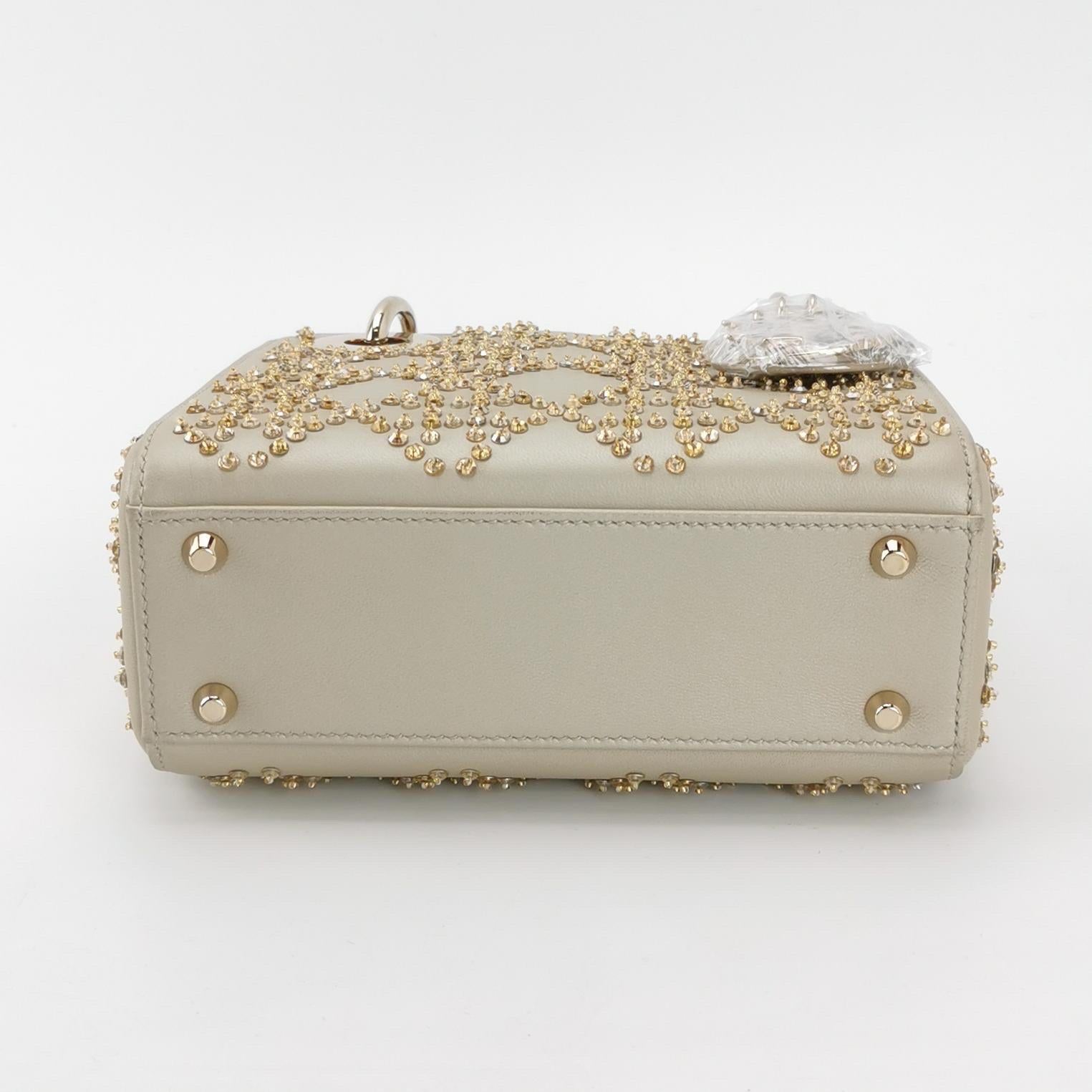 Lady Dior Mini Gold Kalbsleder mit Kristallen Gold Hardware 2020 im Angebot 3
