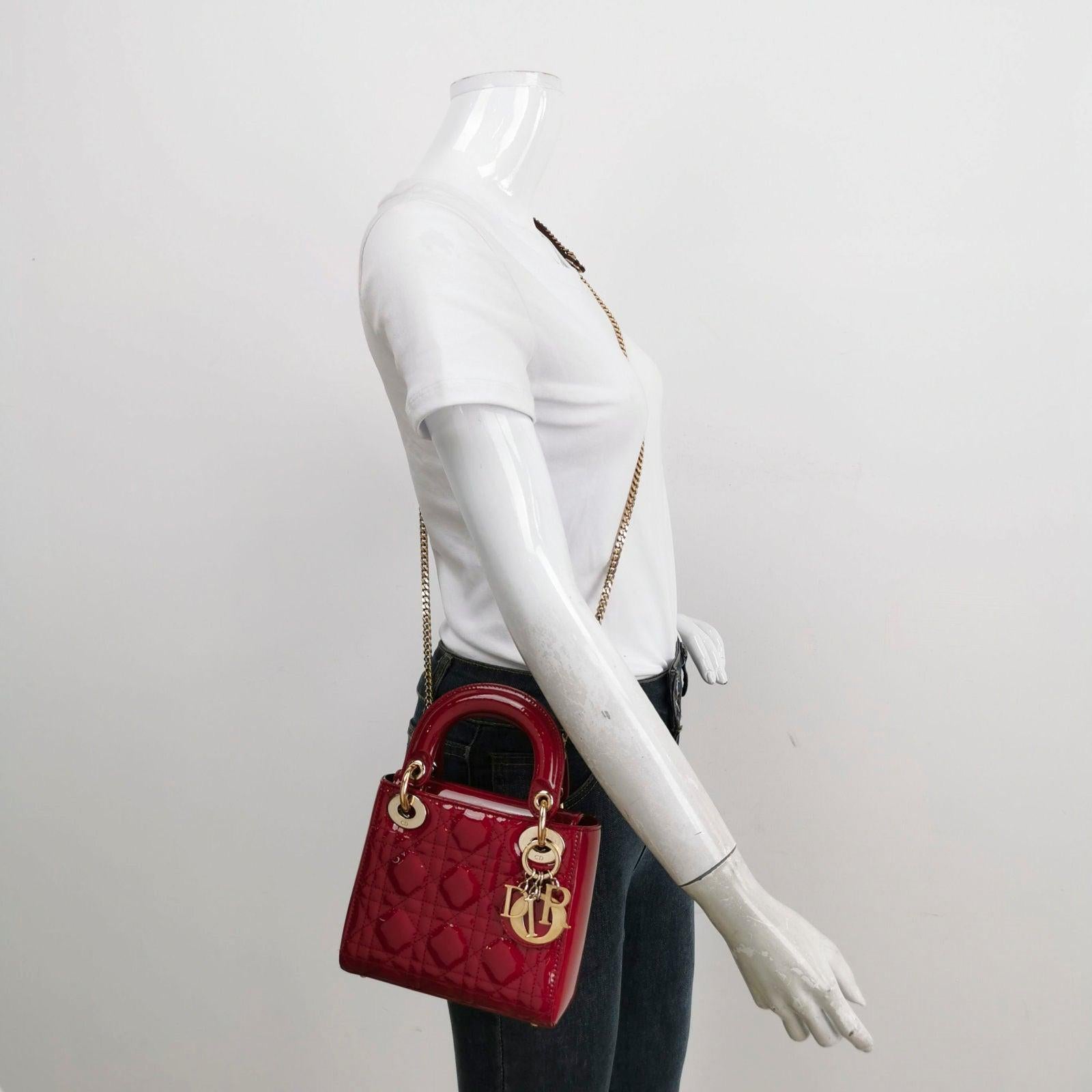 Lady Dior Mini Handbag Red Patent Leather Gold-tone Leather and Chain Strap

This Lady Dior Mini handbag features a stunning red color in patent leather decorated with gold hardware, gold embellished chain strap, making it an ideal accessory for any