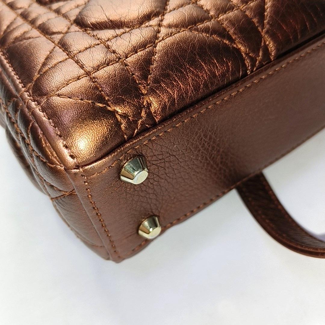 Lady Dior Mini Metallic Ziegelrot Kalbsleder Gold Hardware Lederband im Angebot 8