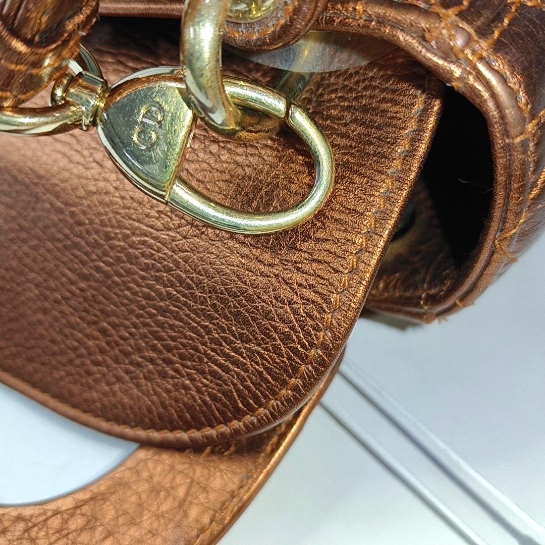 Lady Dior Mini Metallic Ziegelrot Kalbsleder Gold Hardware Lederband im Angebot 4
