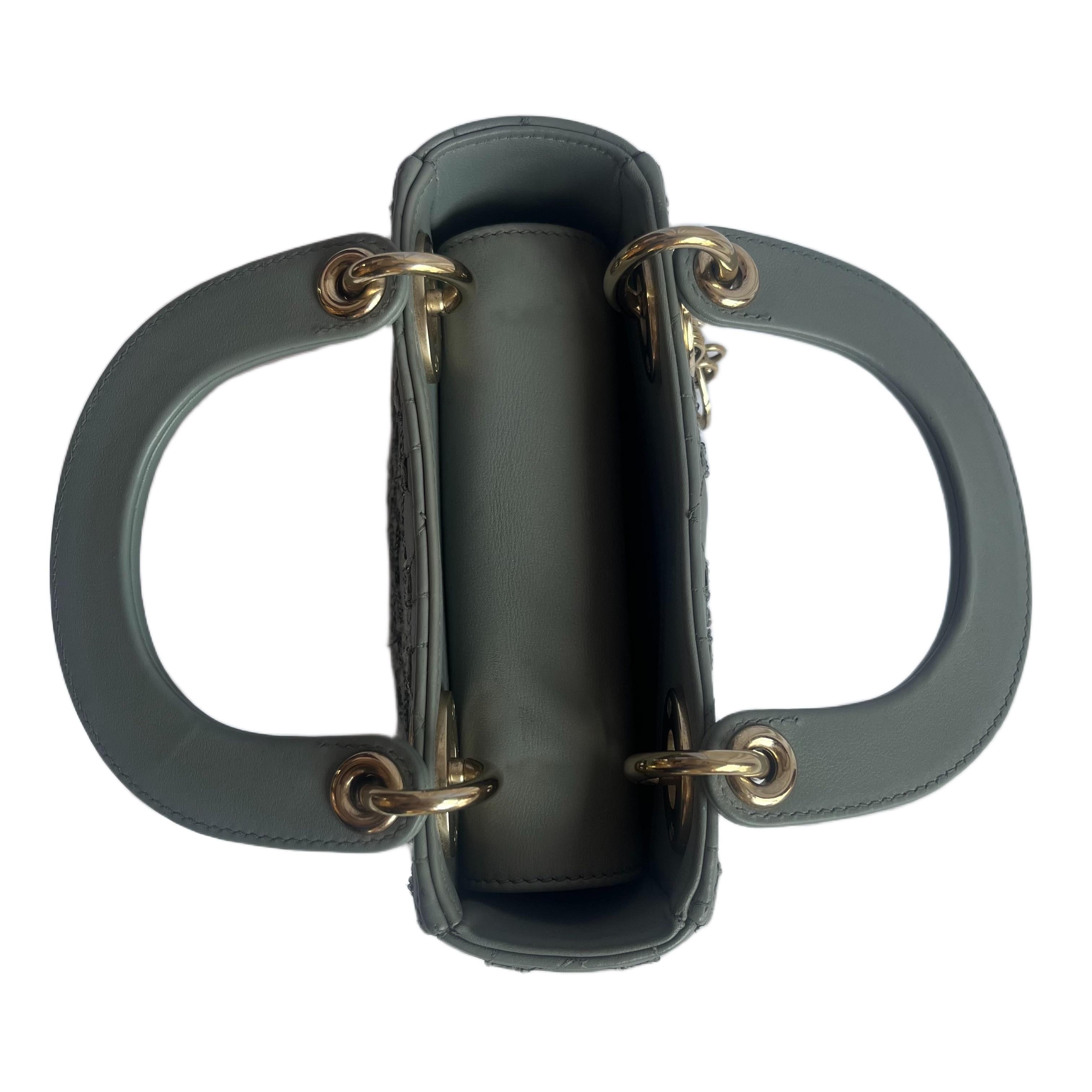 Lady Dior Mini in pelle di vitello grigia metallizzata Perline e specchietti Hardware oro in vendita 1