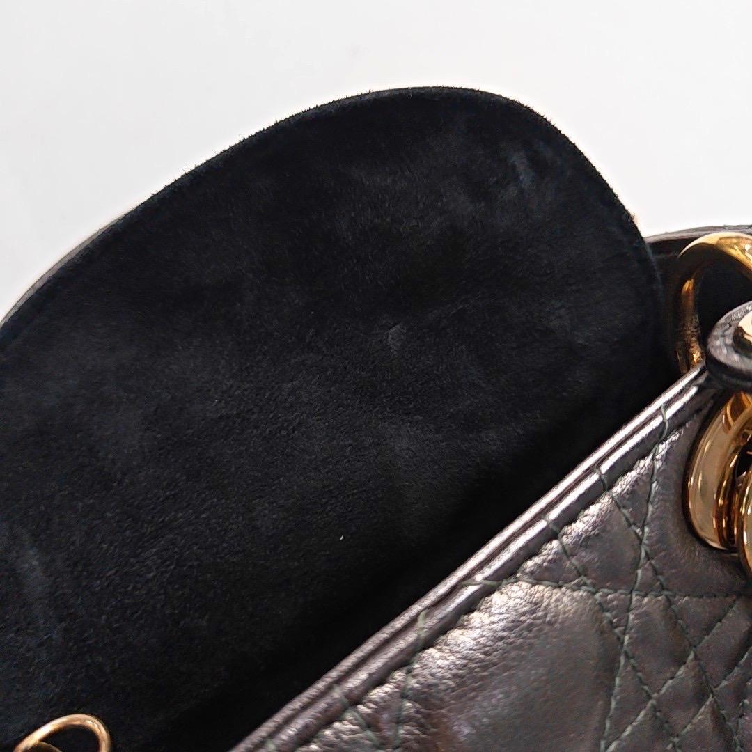Lady Dior Mini Cannage gris métallisé en peau d'agneau avec des accessoires en or Bracelet en chaîne en vente 1