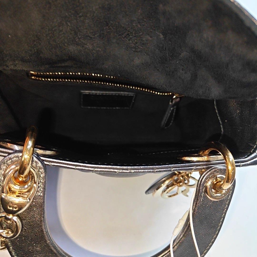 Lady Dior Mini Cannage gris métallisé en peau d'agneau avec des accessoires en or Bracelet en chaîne en vente 2