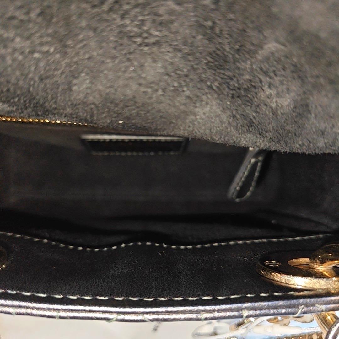 Lady Dior Mini Cannage gris métallisé en peau d'agneau avec des accessoires en or Bracelet en chaîne en vente 3