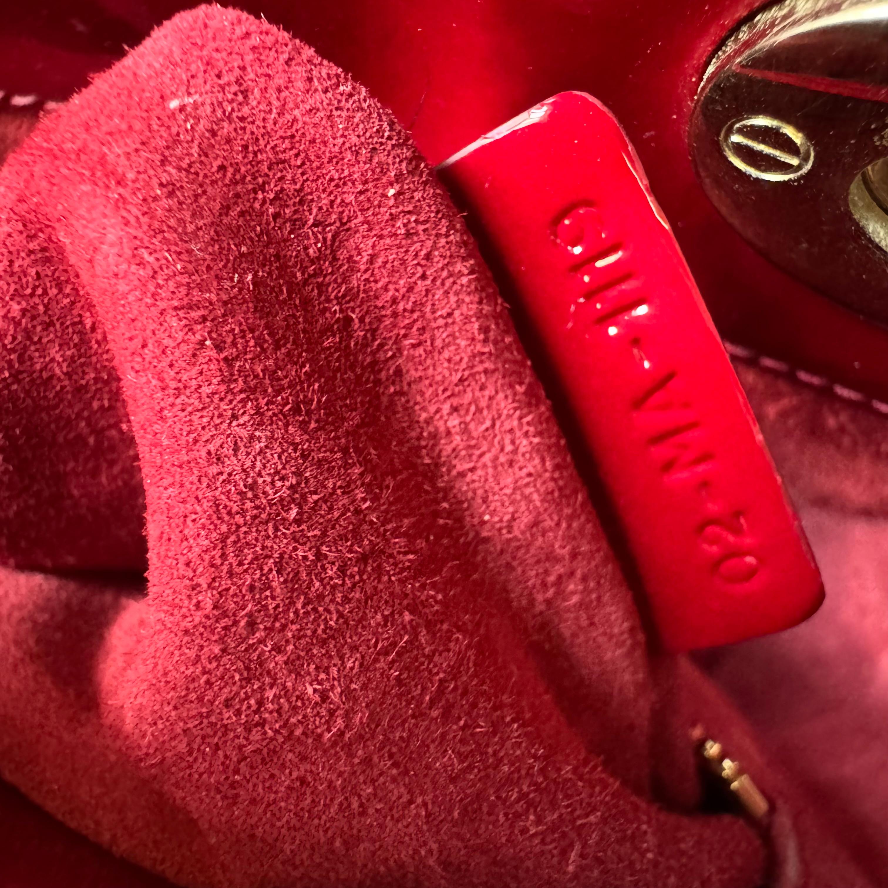 Lady Dior Mini Rouge Bourgogne Cuir verni Or HW Intérieur en daim Bracelet en chaîne en vente 7