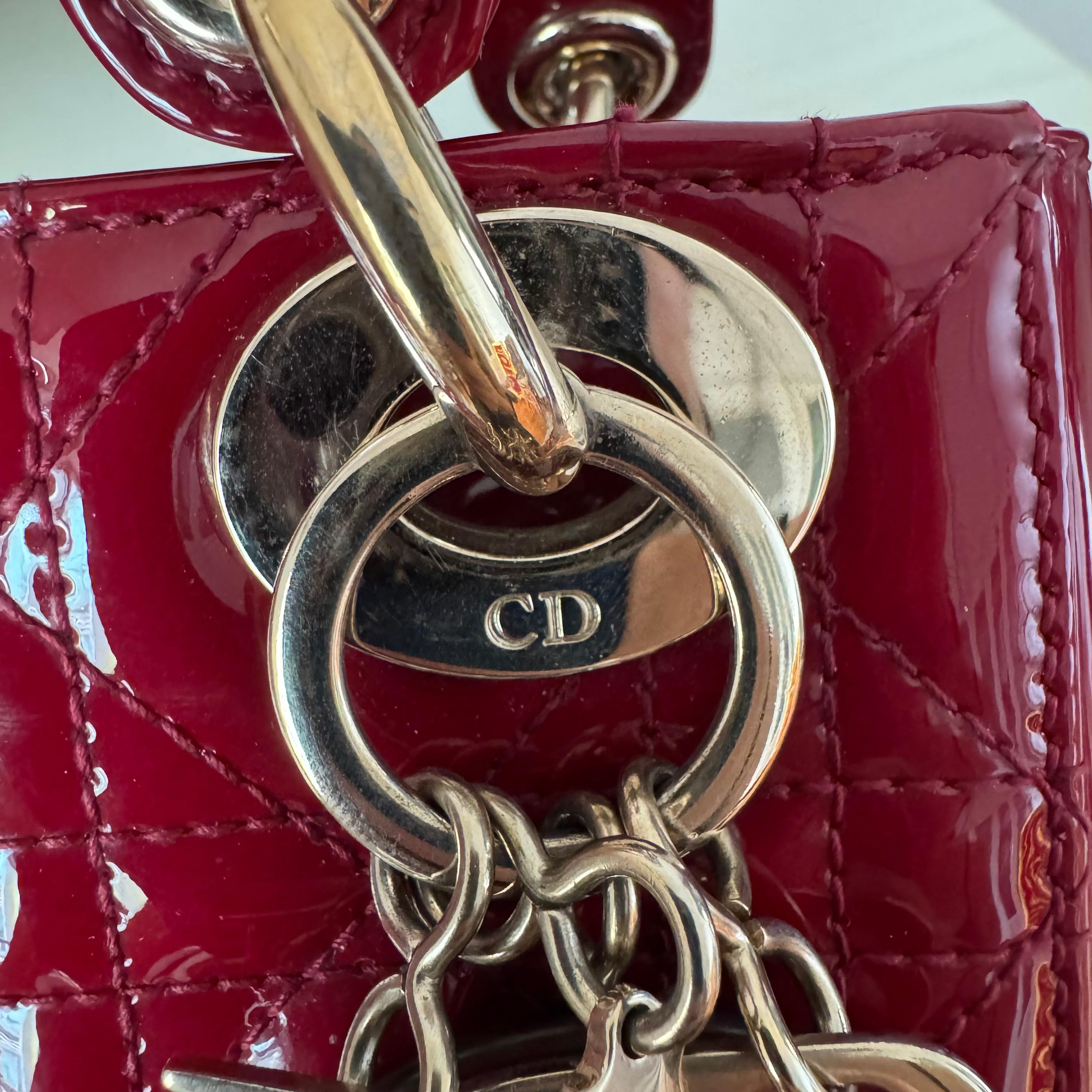 Lady Dior Mini Rouge Bourgogne Cuir verni Or HW Intérieur en daim Bracelet en chaîne Pour femmes en vente